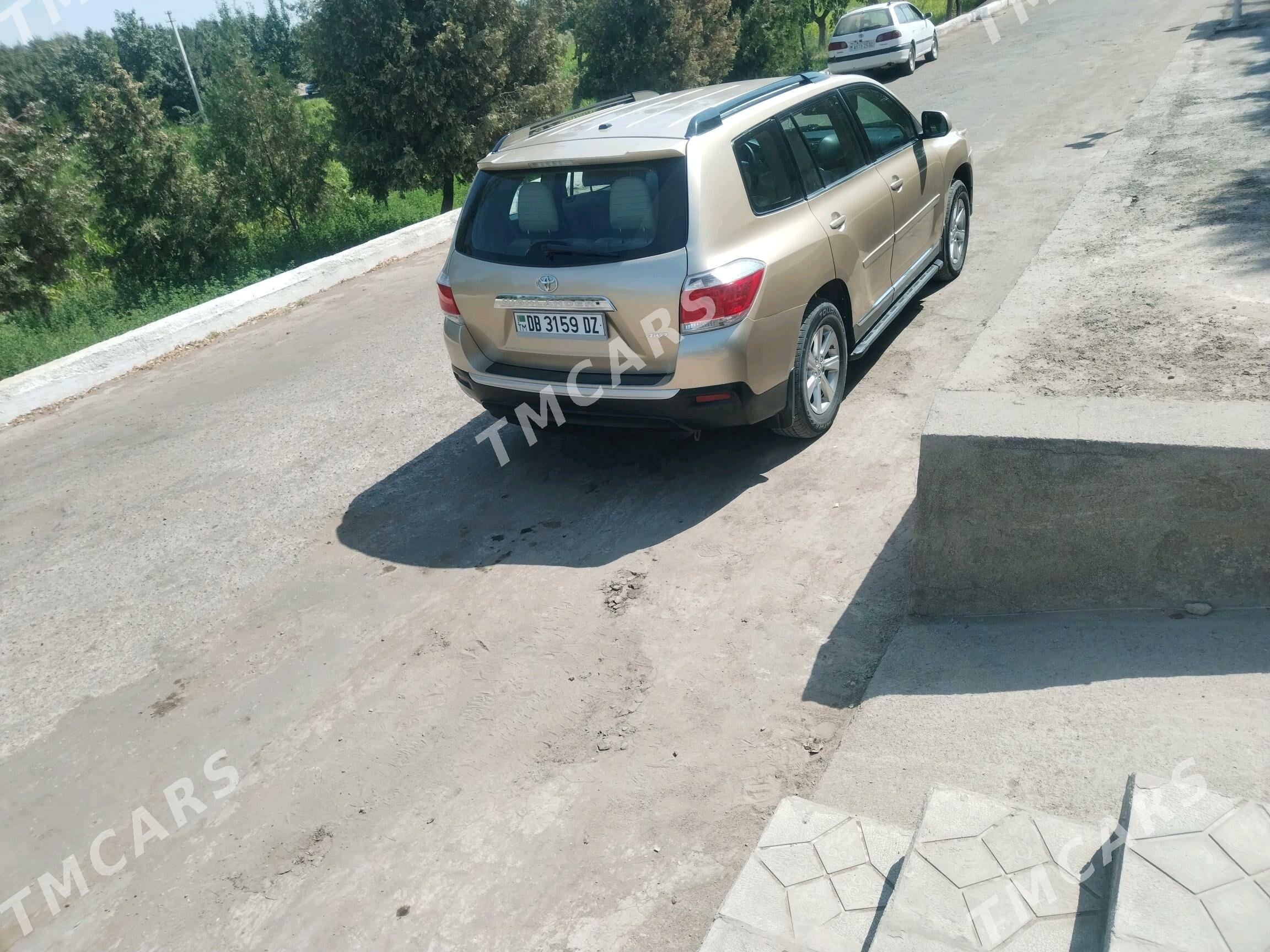 Toyota Highlander 2010 - 320 000 TMT - Гурбансолтан Едже - img 5