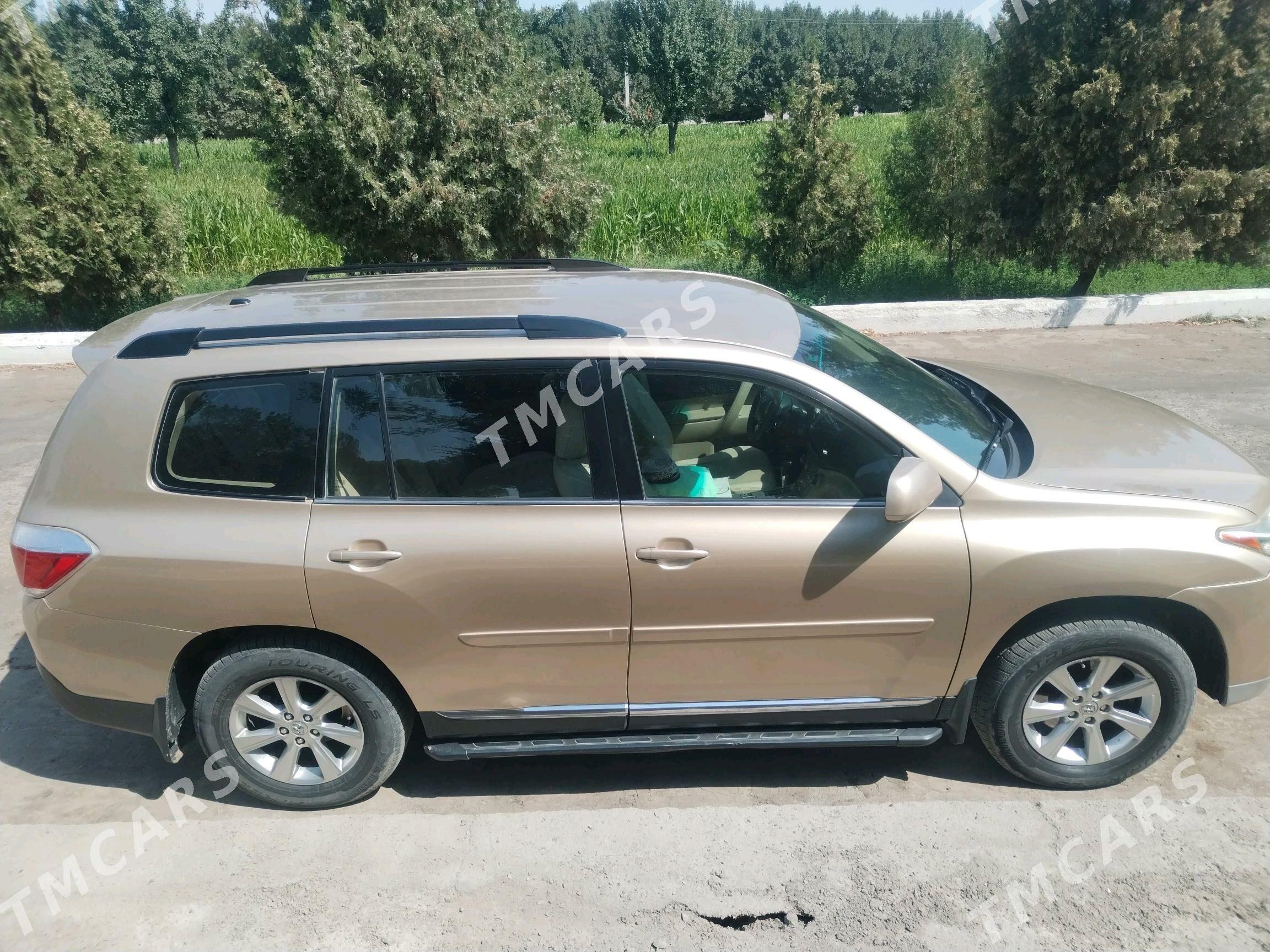 Toyota Highlander 2010 - 320 000 TMT - Гурбансолтан Едже - img 6