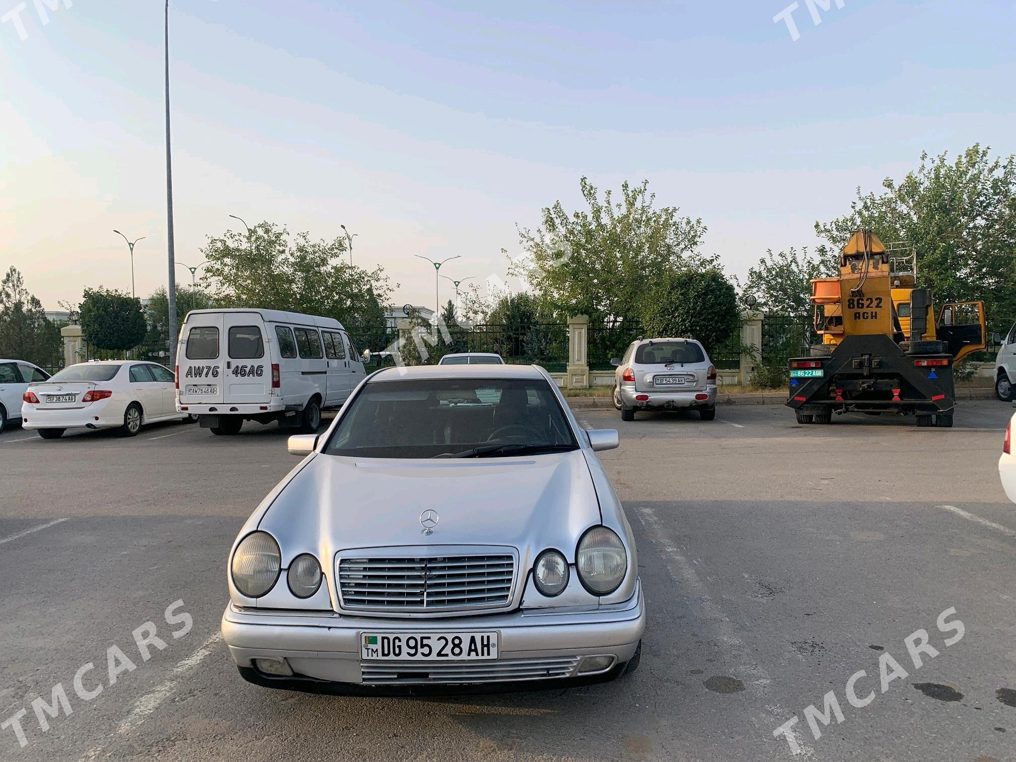 Mercedes-Benz E320 1996 - 50 000 TMT - Хитровка - img 1