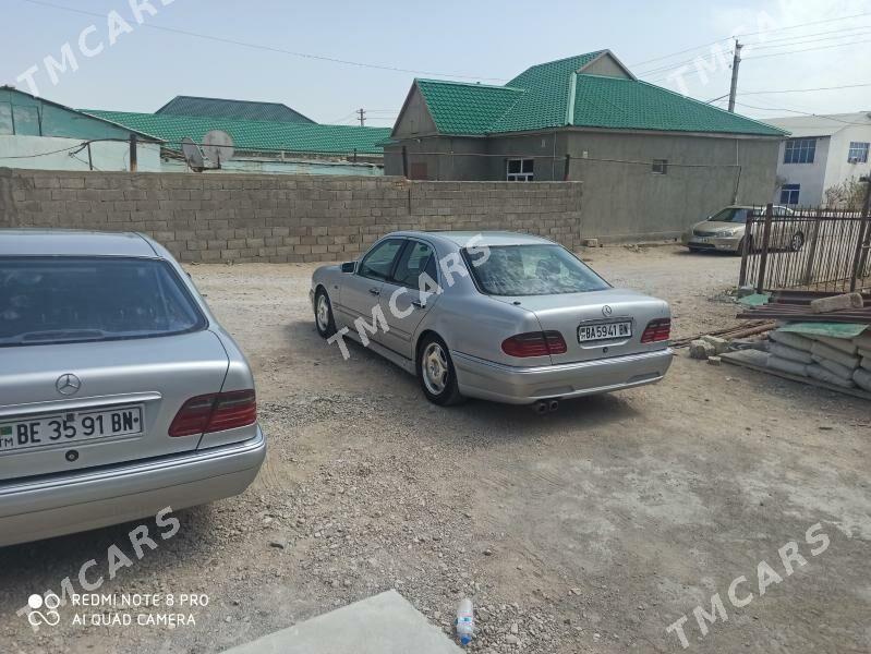 Mercedes-Benz E320 2001 - 115 000 TMT - Хазар - img 5