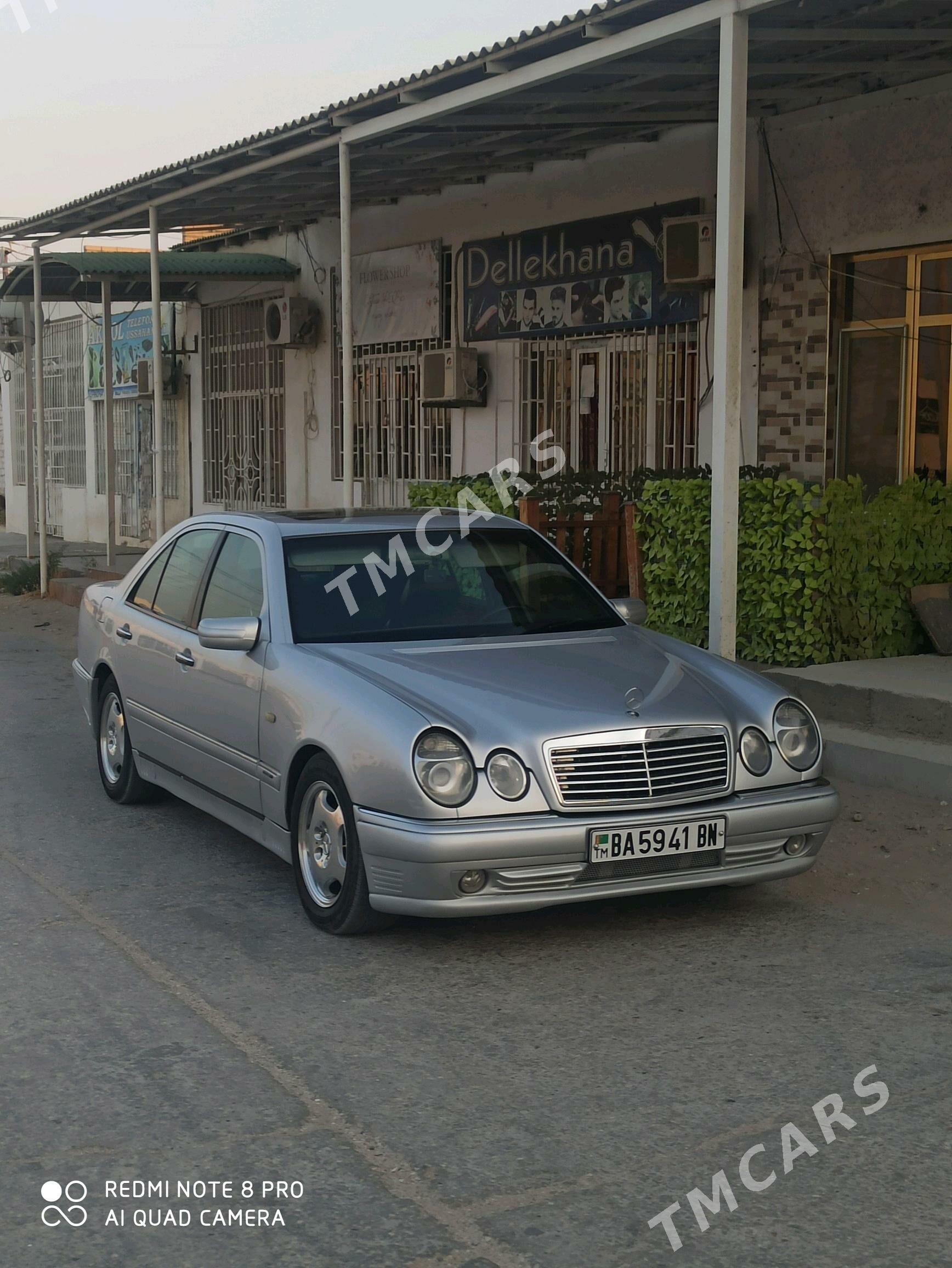 Mercedes-Benz E320 2001 - 115 000 TMT - Хазар - img 4