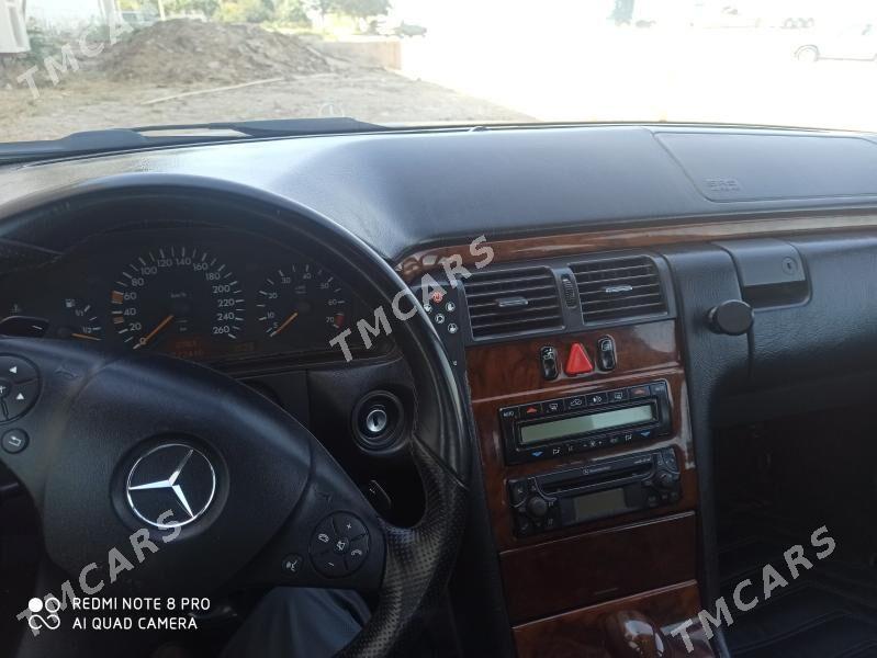 Mercedes-Benz E320 2001 - 115 000 TMT - Хазар - img 3
