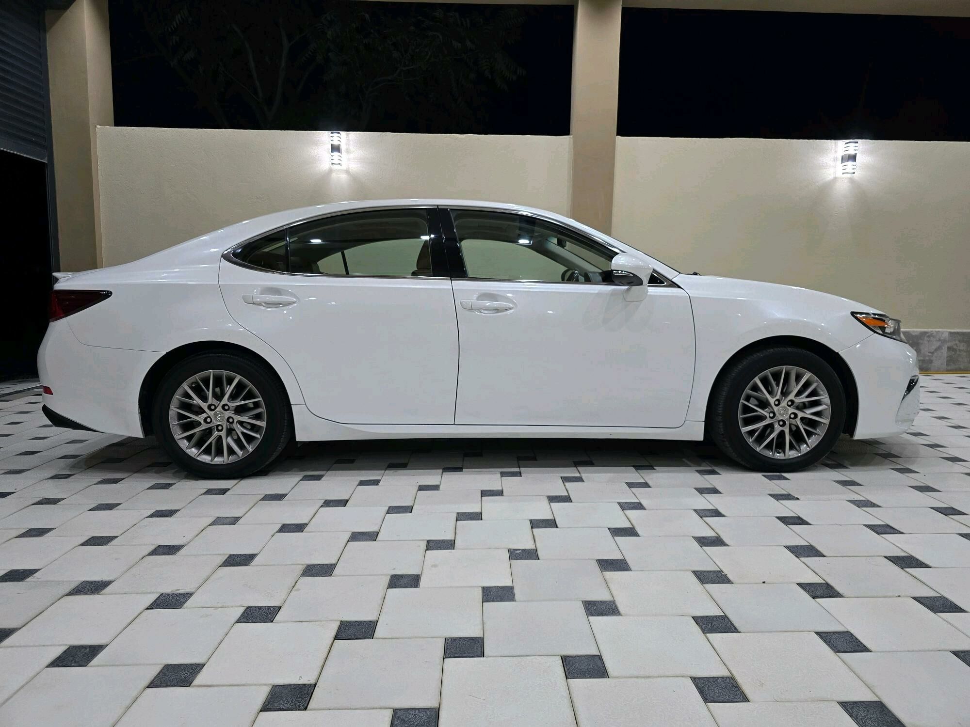 Lexus ES 350 2018 - 460 000 TMT - Бекреве - img 2