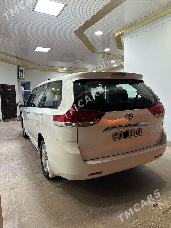 Toyota Sienna 2011 - 260 000 TMT - Ашхабад - img 2