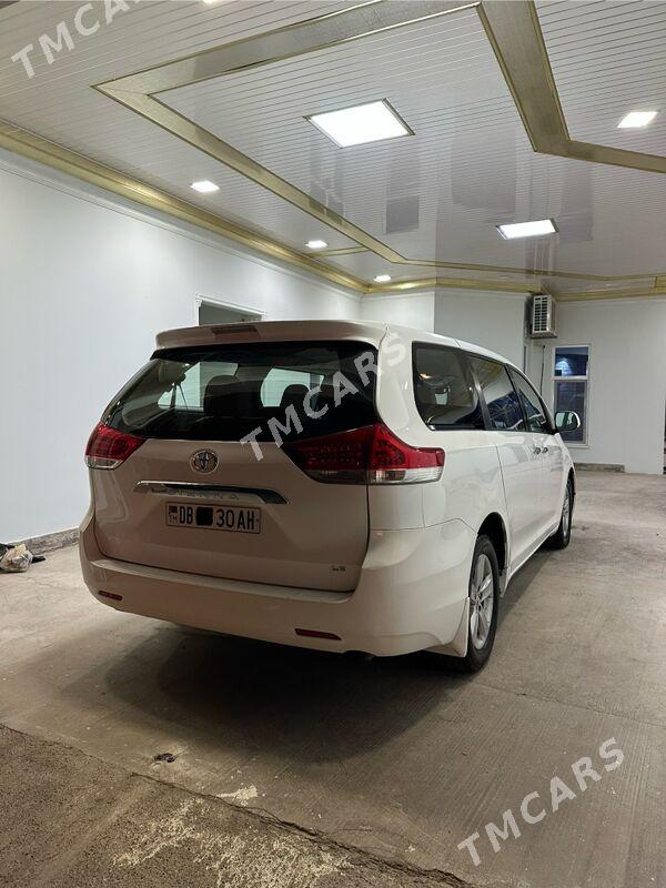 Toyota Sienna 2011 - 260 000 TMT - Ашхабад - img 5