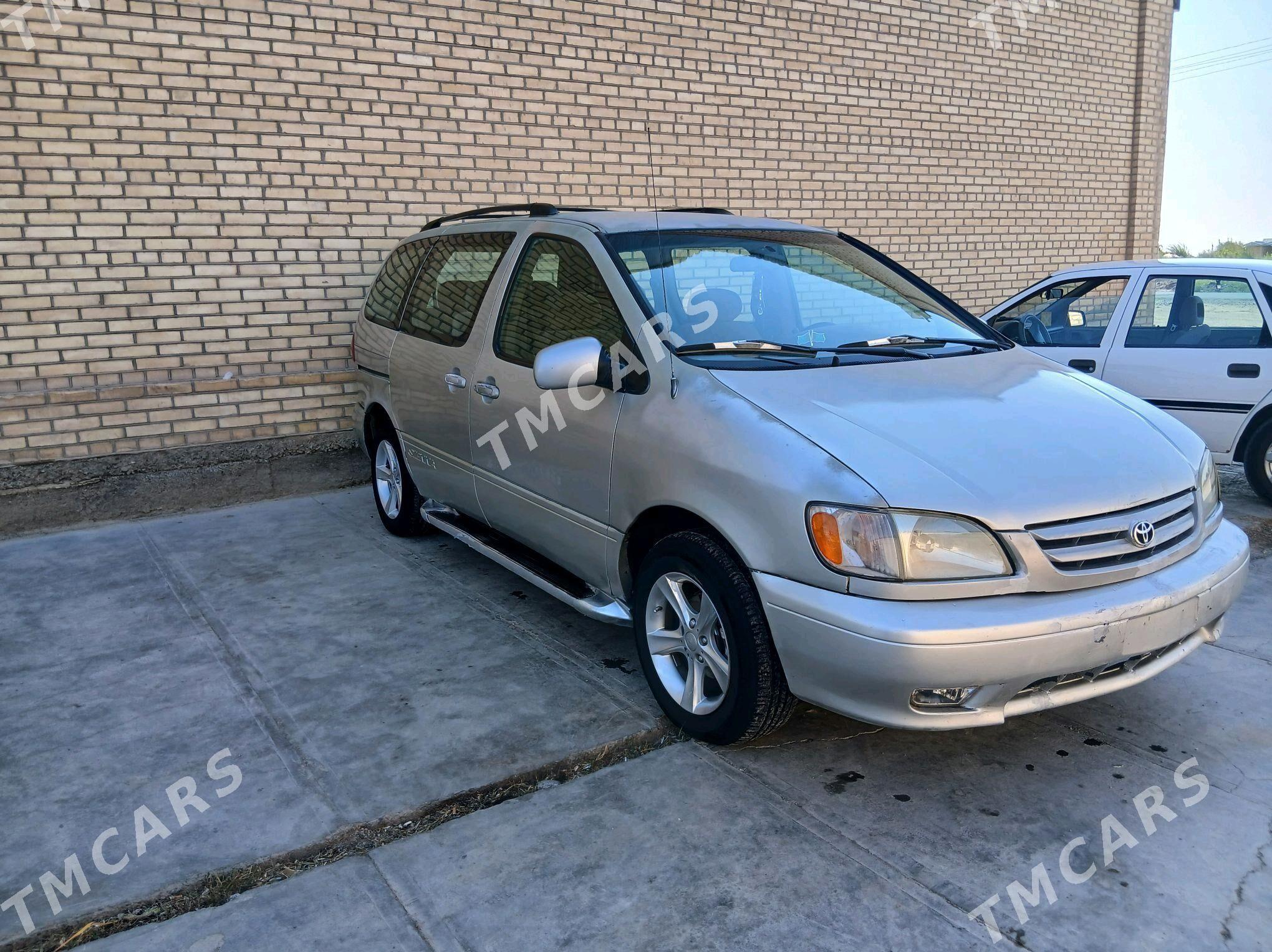 Toyota Sienna 2002 - 136 000 TMT - Мары - img 4