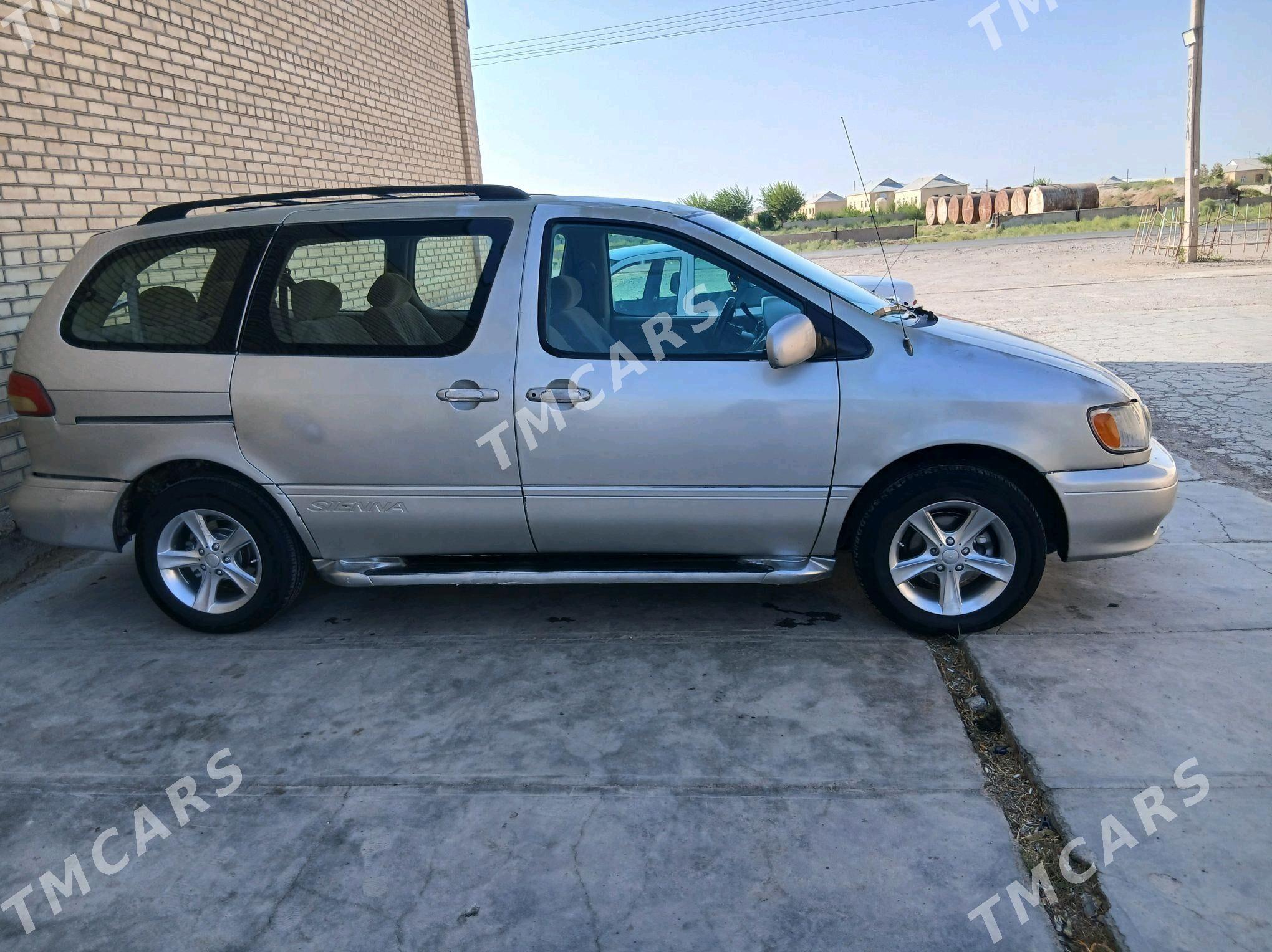 Toyota Sienna 2002 - 136 000 TMT - Мары - img 2