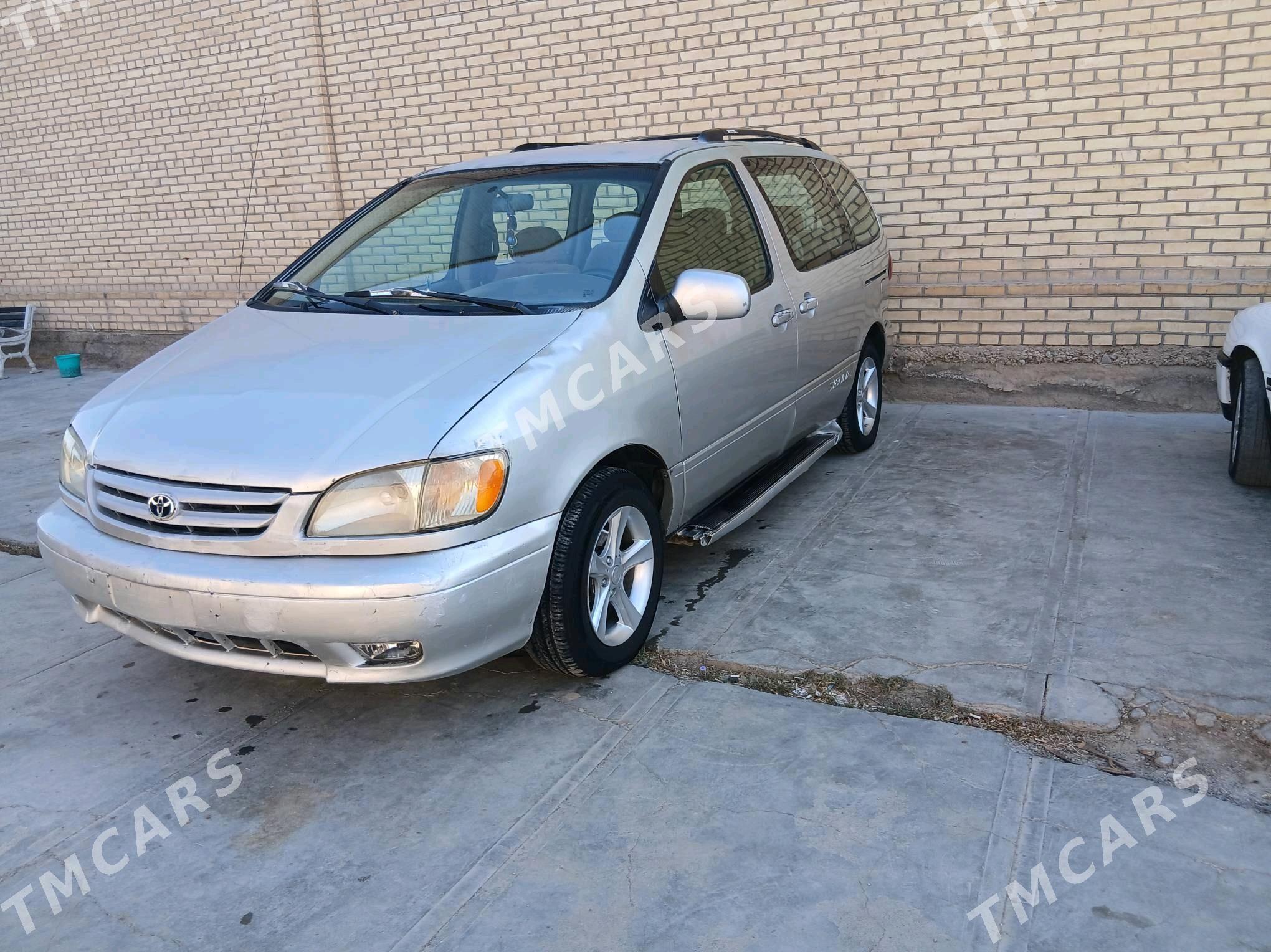 Toyota Sienna 2002 - 136 000 TMT - Мары - img 3