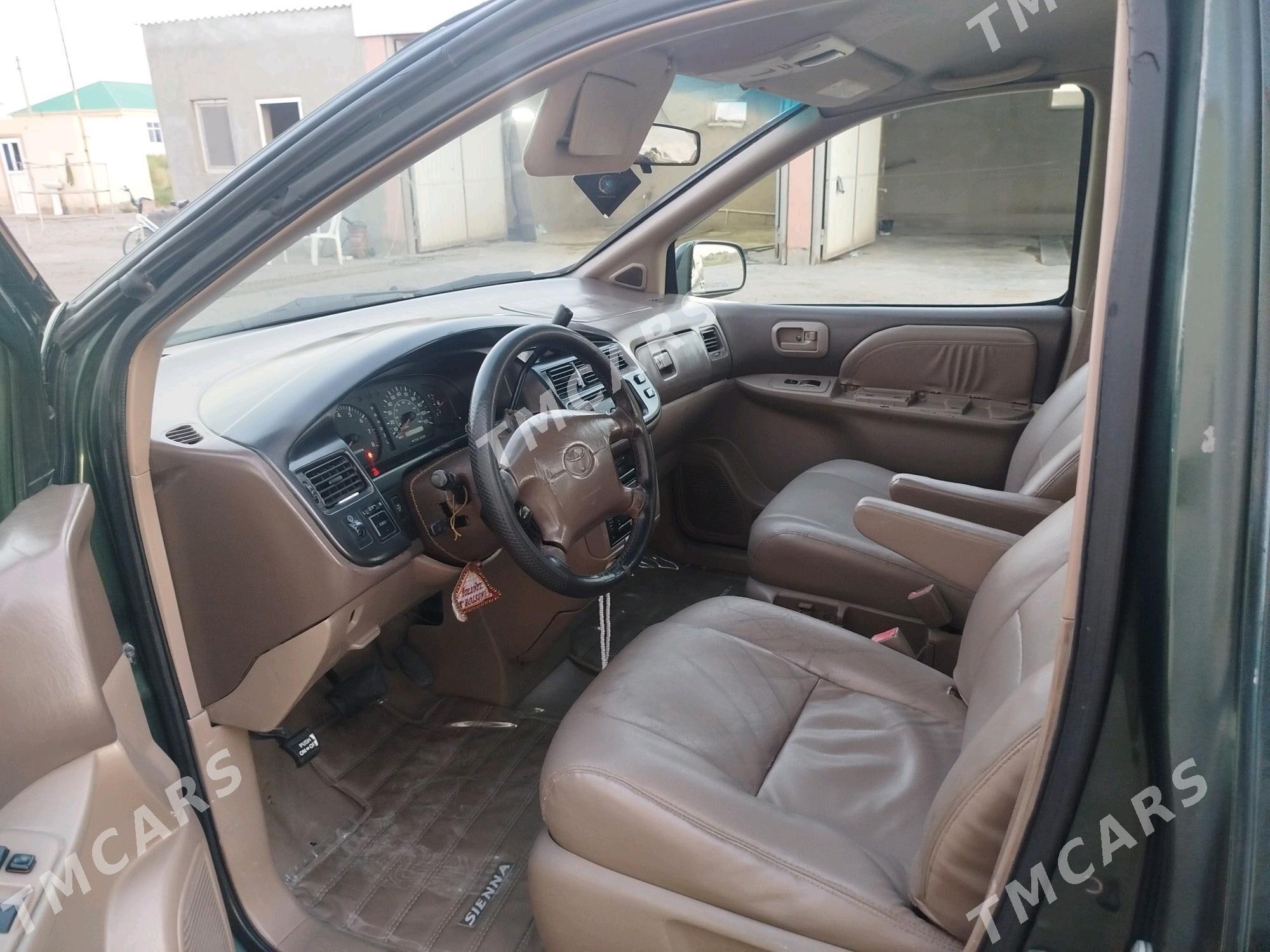 Toyota Sienna 2000 - 140 000 TMT - Mary - img 7