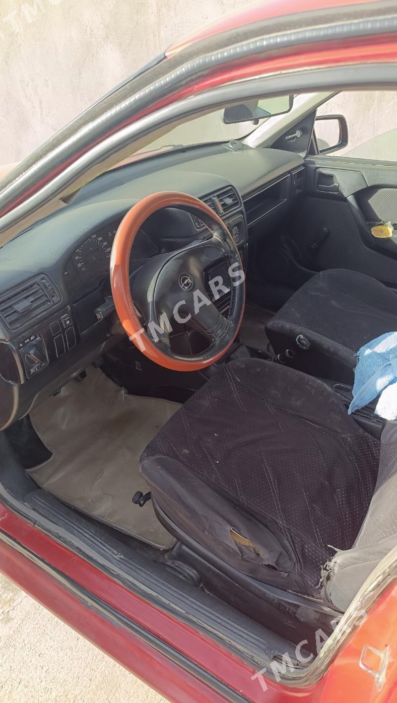 Opel Vectra 1993 - 30 000 TMT - Бахарден - img 4
