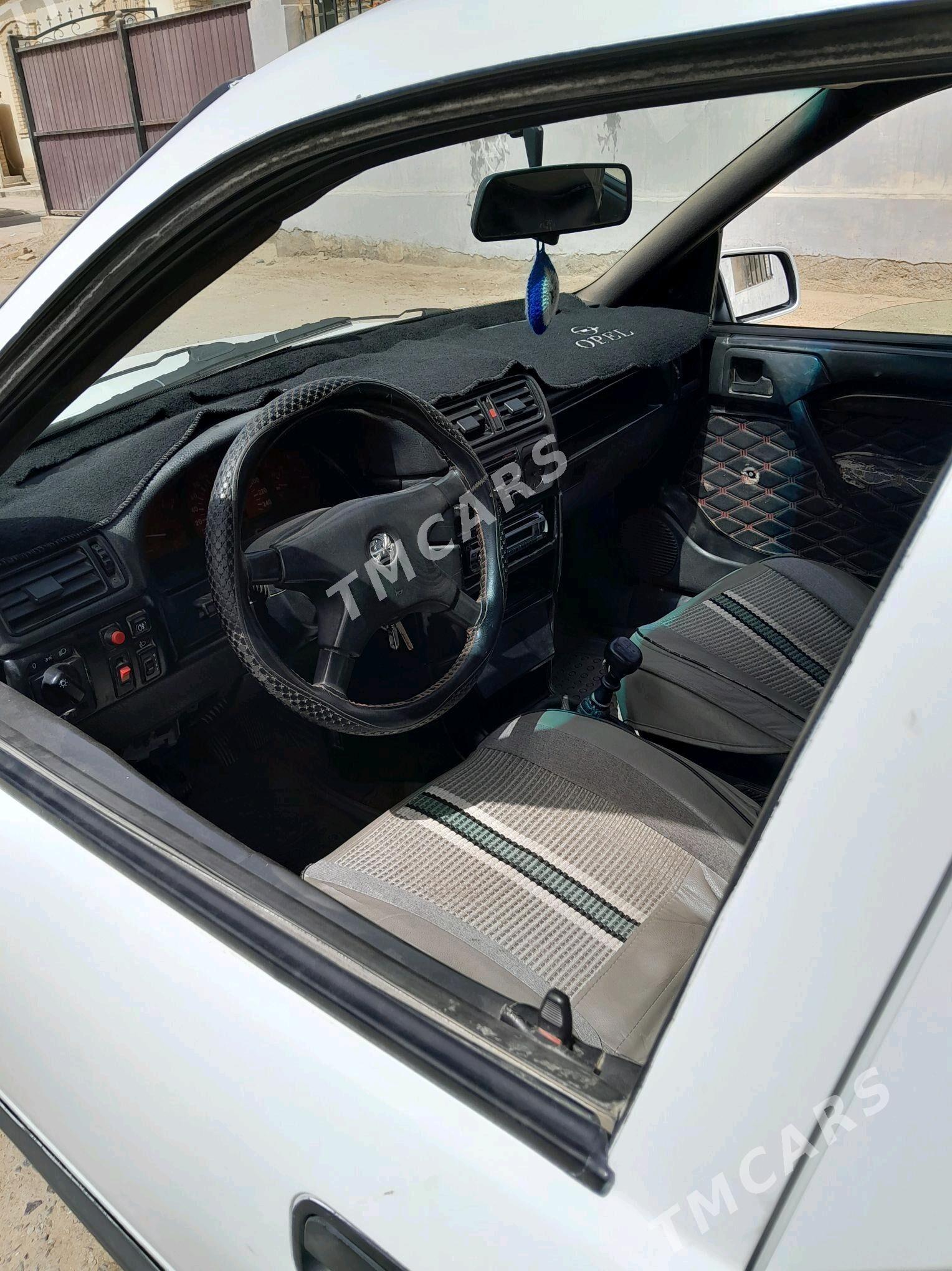 Opel Vectra 1993 - 32 000 TMT - Мары - img 3