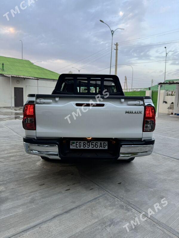 Toyota Hilux 2022 - 460 000 TMT - Ашхабад - img 7