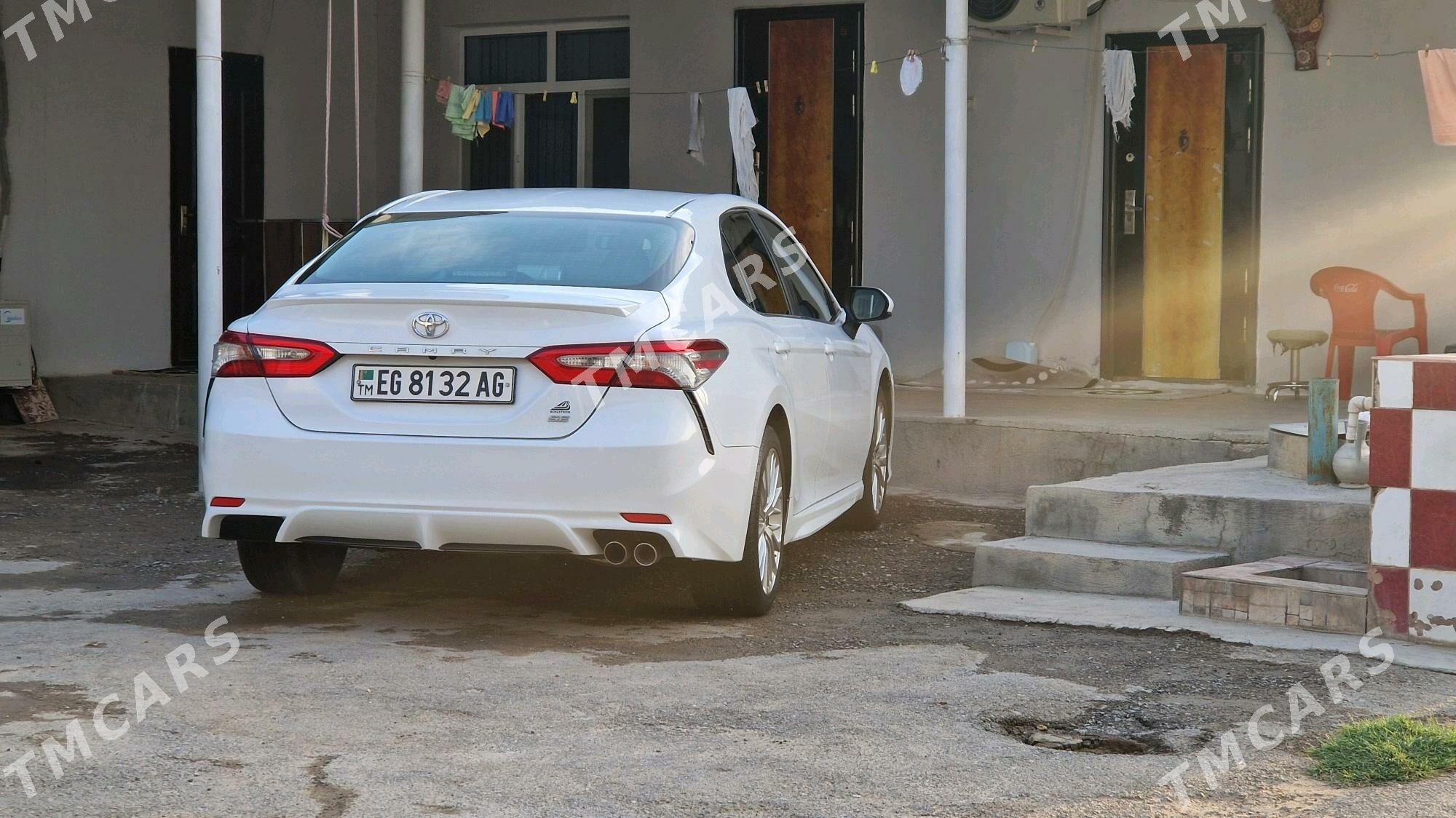 Toyota Camry 2018 - 268 000 TMT - 2 мкр - img 3
