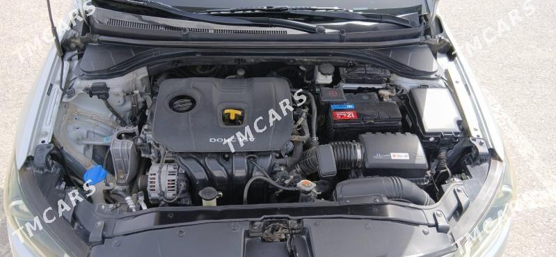 Hyundai Elantra 2017 - 195 000 TMT - Parahat 4 - img 6