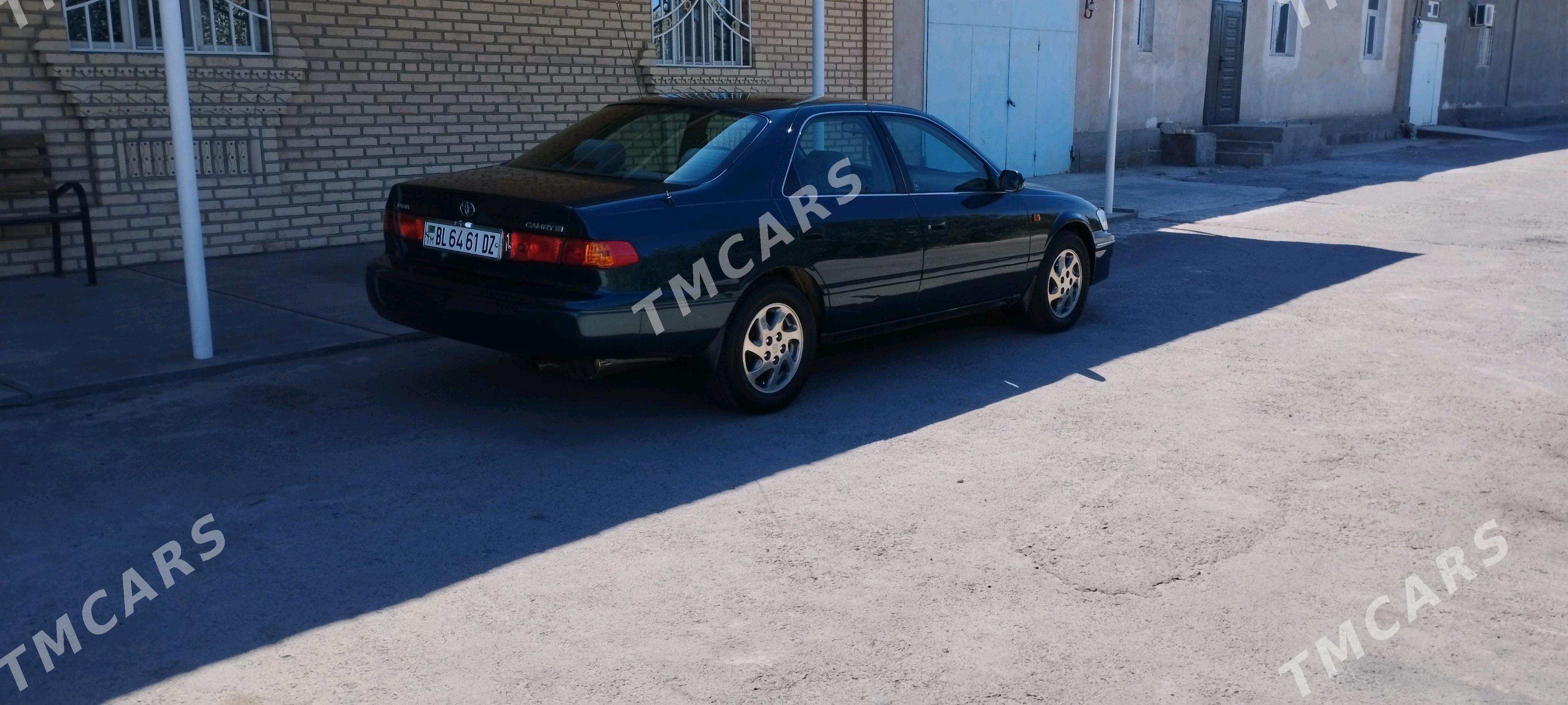 Toyota Camry 1998 - 140 000 TMT - Дашогуз - img 3