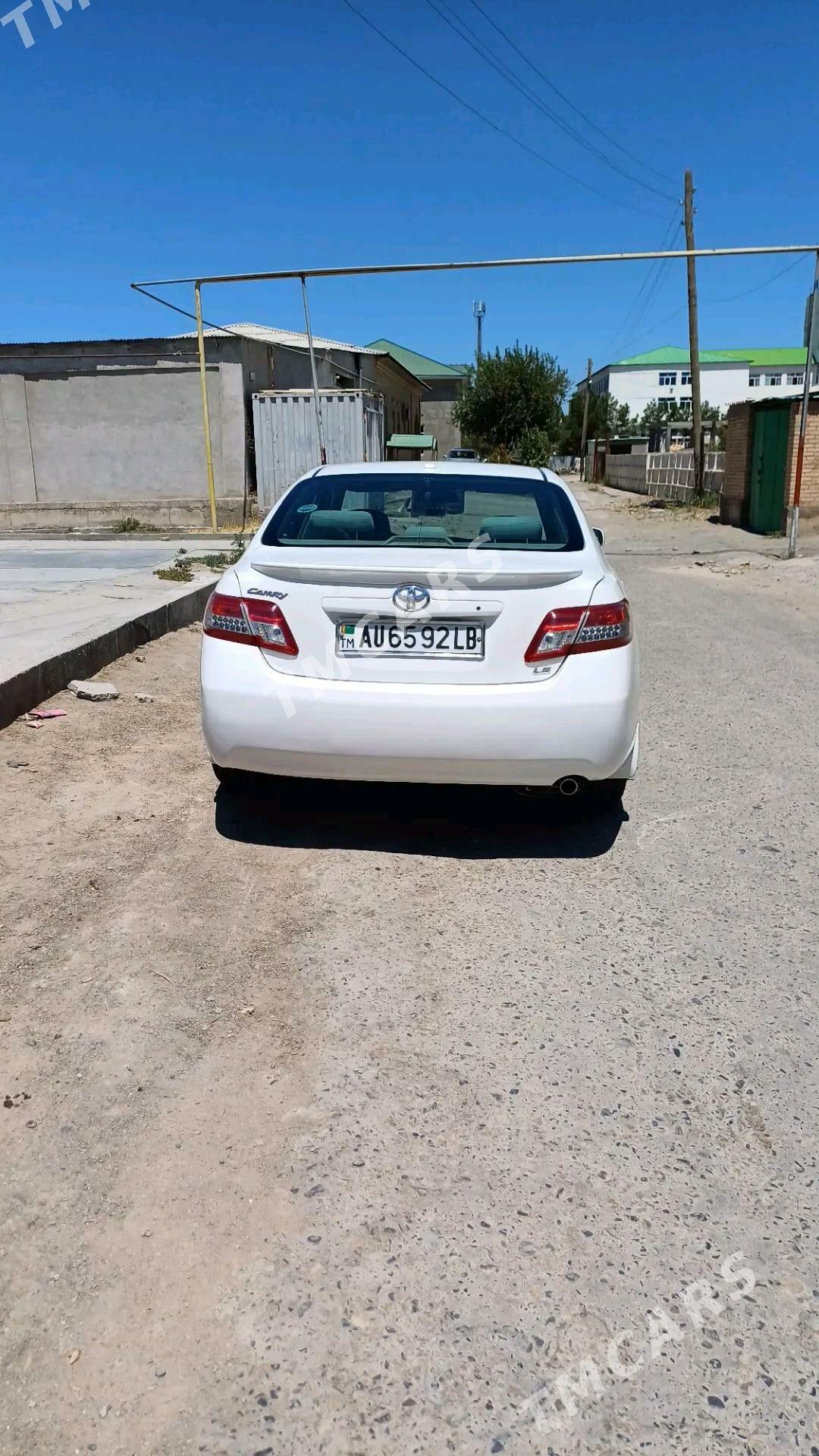 Toyota Camry 2010 - 180 000 TMT - Саят - img 5