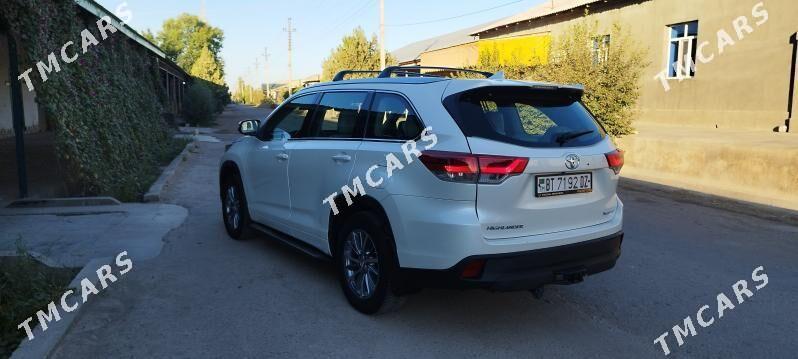 Toyota Highlander 2018 - 530 000 TMT - Дашогуз - img 8