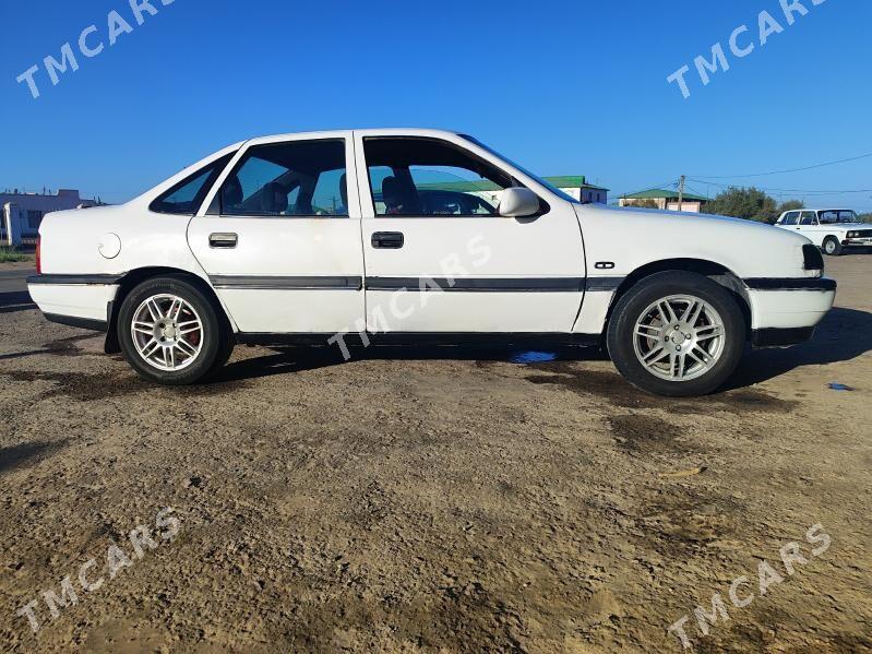 Opel Vectra 1989 - 28 000 TMT - Gubadag - img 4