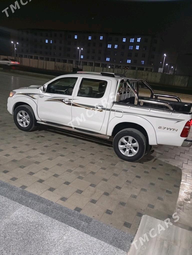 Toyota Hilux 2012 - 240 000 TMT - Мары - img 8