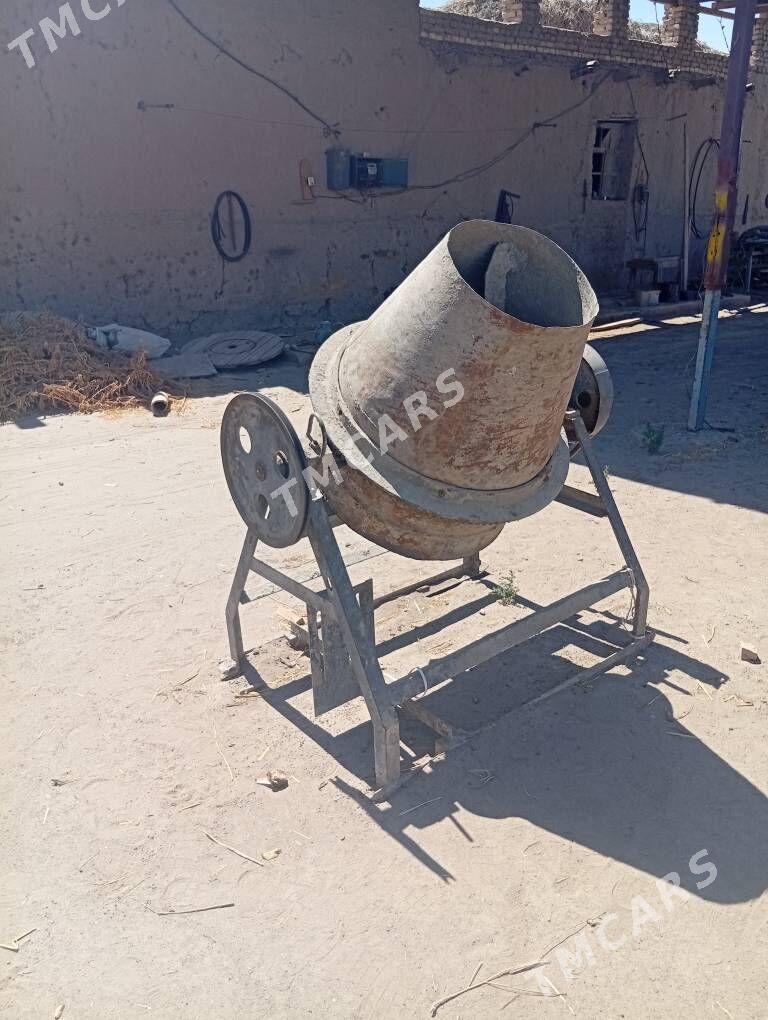mişalka beton garmak üçin - Gurbansoltan Eje - img 3