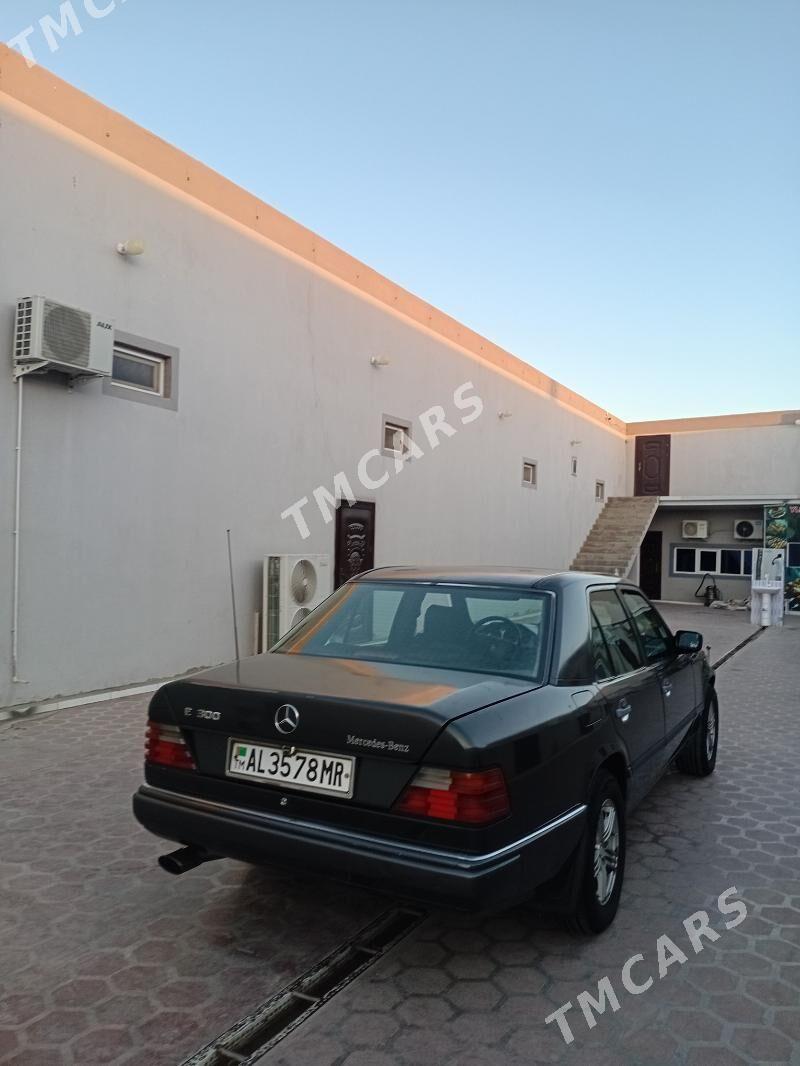 Mercedes-Benz 300E 1989 - 45 000 TMT - Мары - img 4