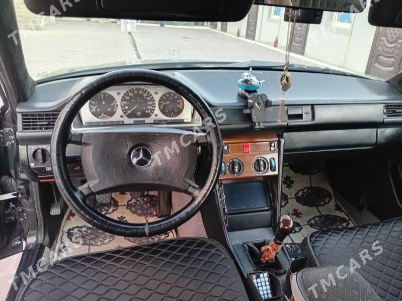 Mercedes-Benz 300E 1989 - 45 000 TMT - Мары - img 2