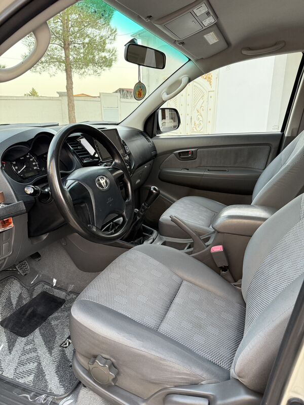 Toyota Hilux 2014 - 395 000 TMT - Балканабат - img 4