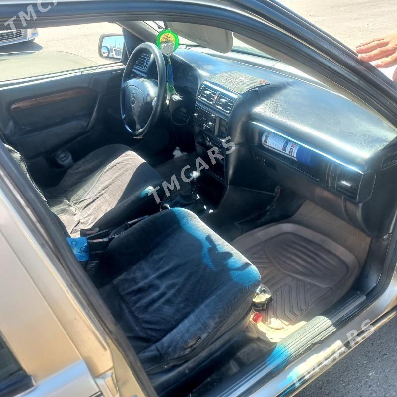 Opel Vectra 1993 - 35 000 TMT - Губадаг - img 2