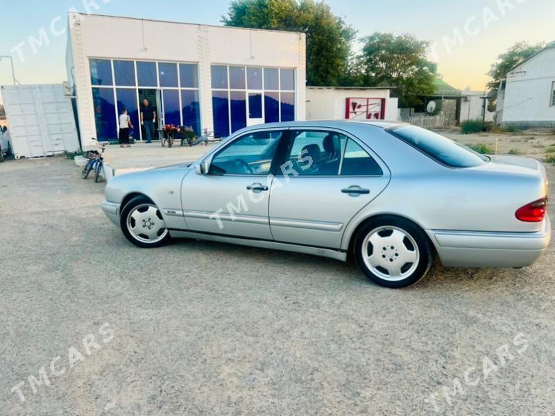 Mercedes-Benz E320 1999 - 115 000 TMT - Türkmenbaşy - img 2