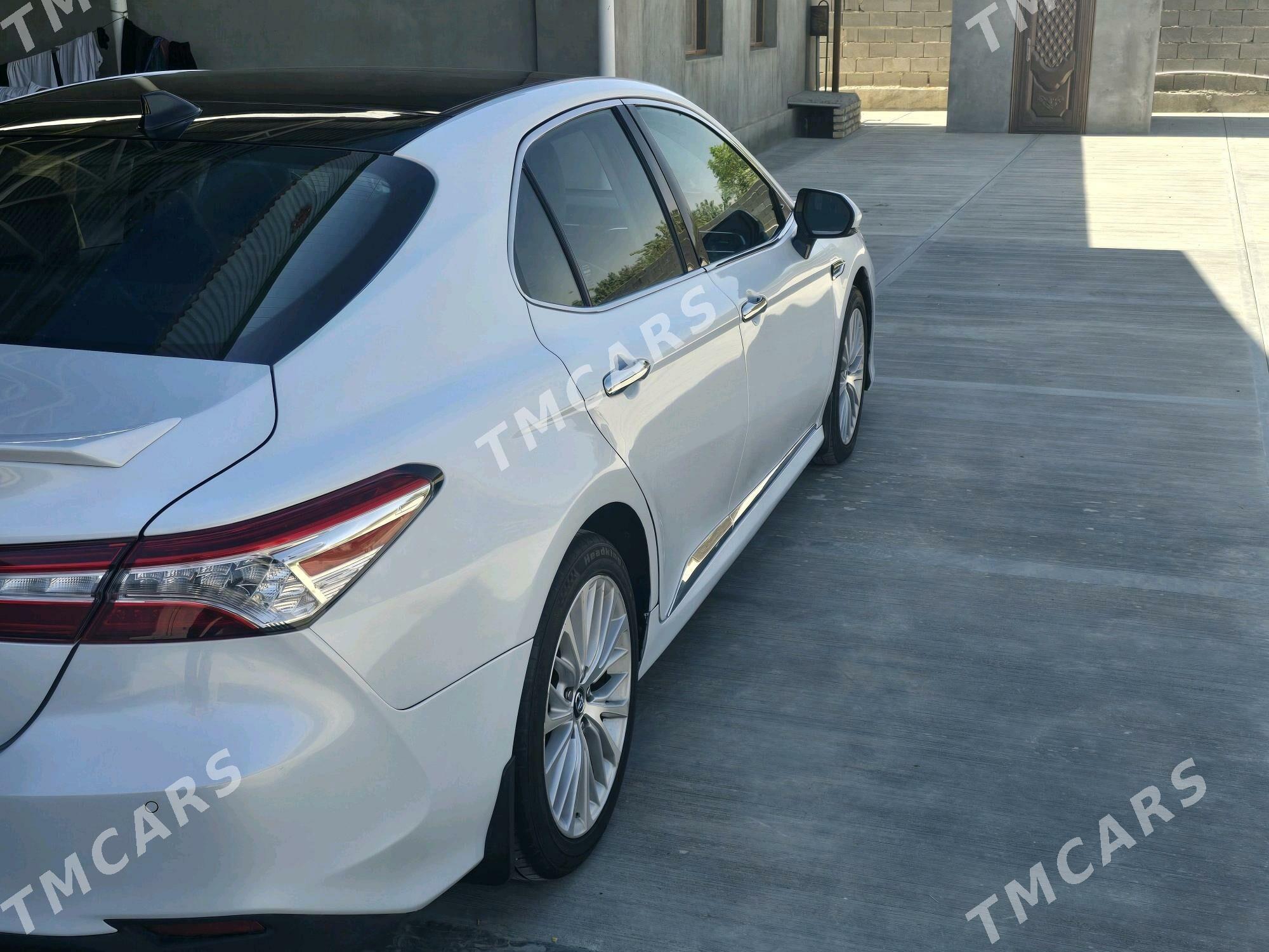 Toyota Camry 2018 - 410 000 TMT - Бахарден - img 3