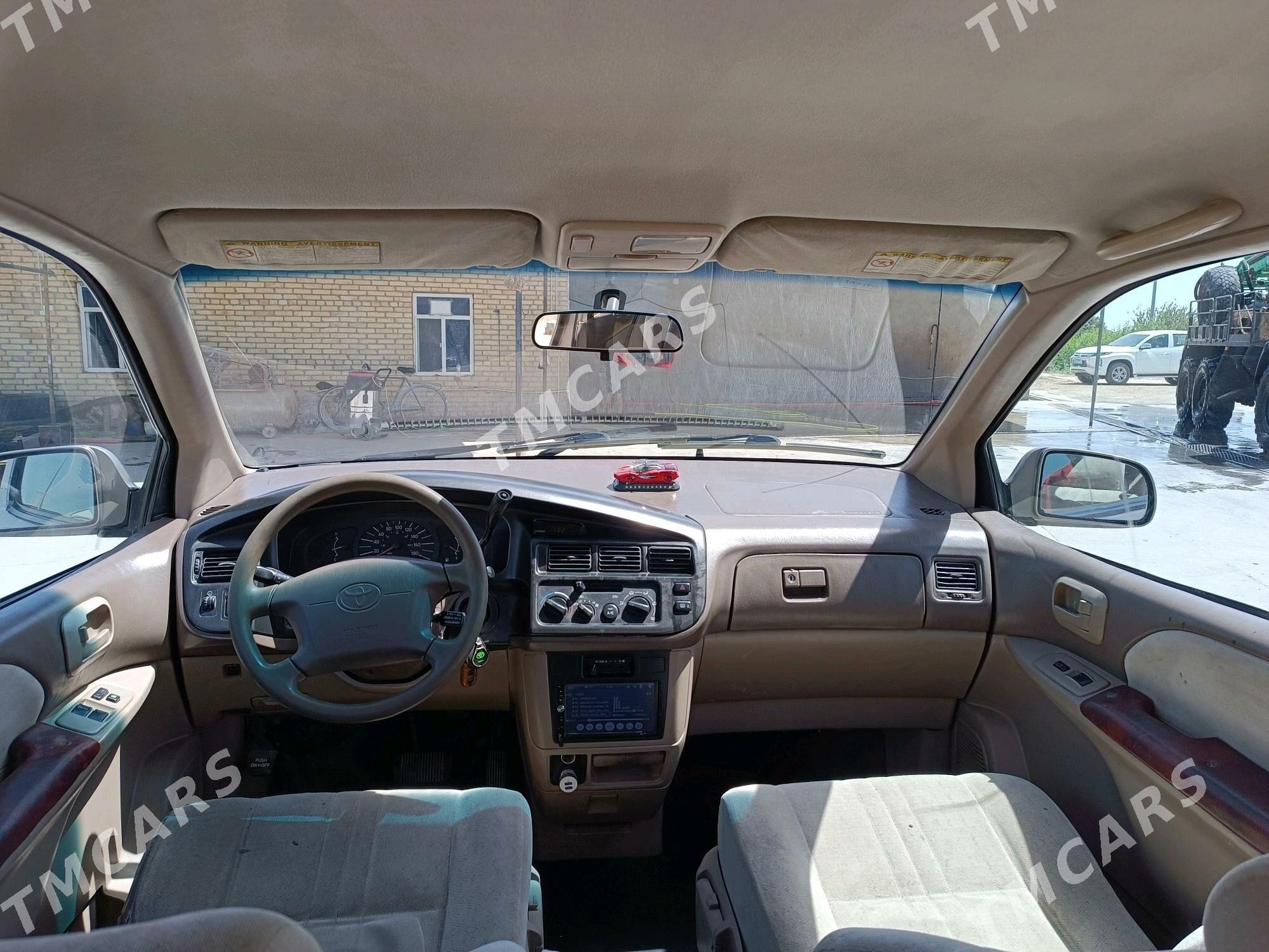 Toyota Sienna 2000 - 140 000 TMT - Farap - img 4