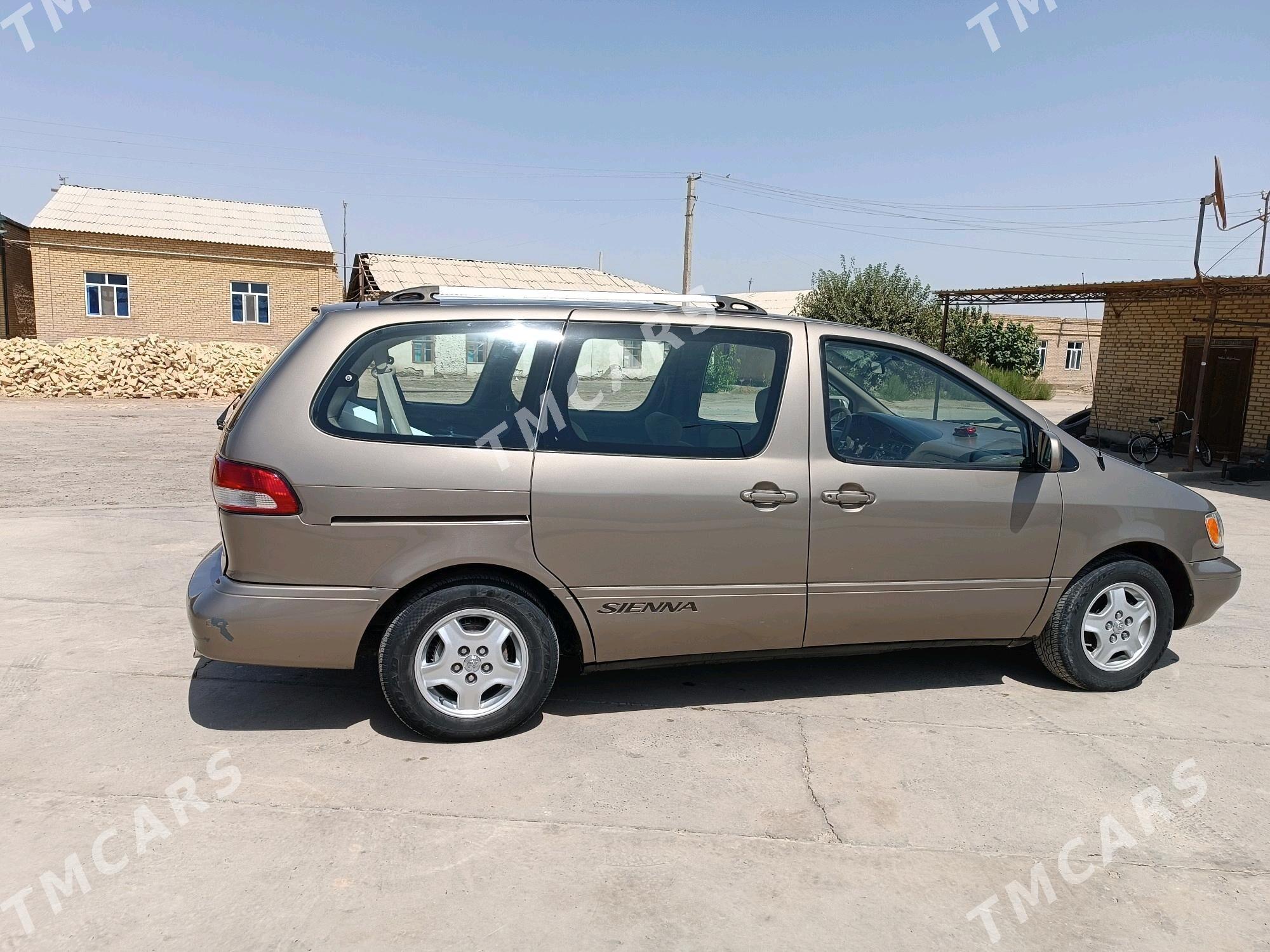 Toyota Sienna 2000 - 140 000 TMT - Farap - img 3