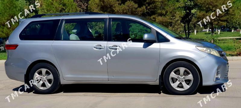 Toyota Sienna 2017 - 350 000 TMT - Türkmenabat - img 8