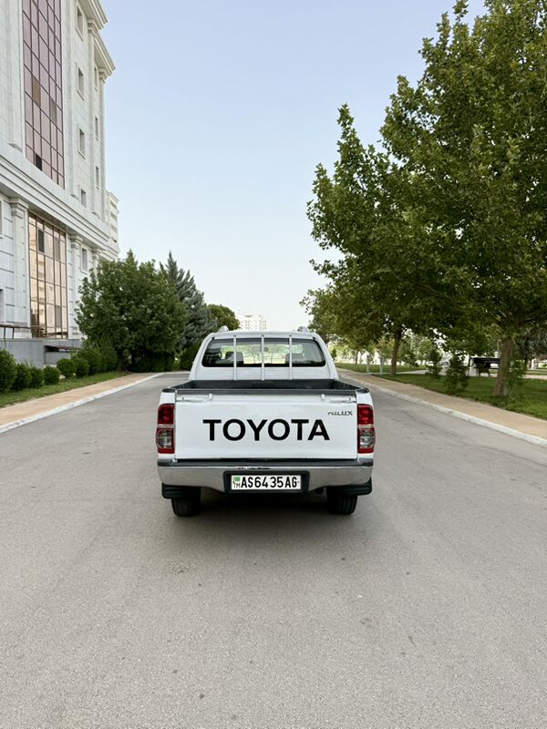 Toyota Hilux 2011 - 215 000 TMT - Ашхабад - img 2