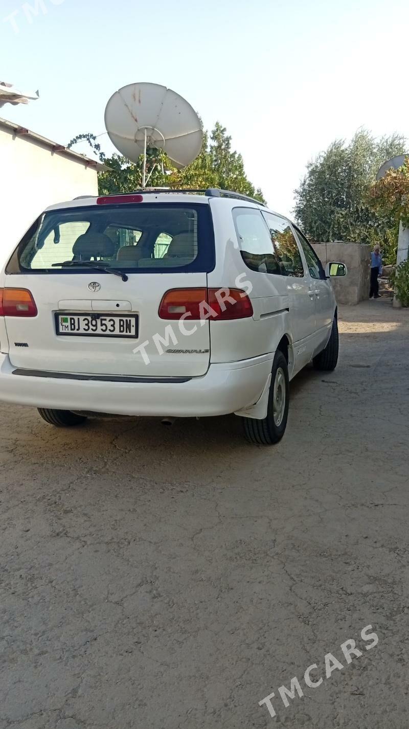 Toyota Sienna 2000 - 140 000 TMT - Magtymguly - img 3