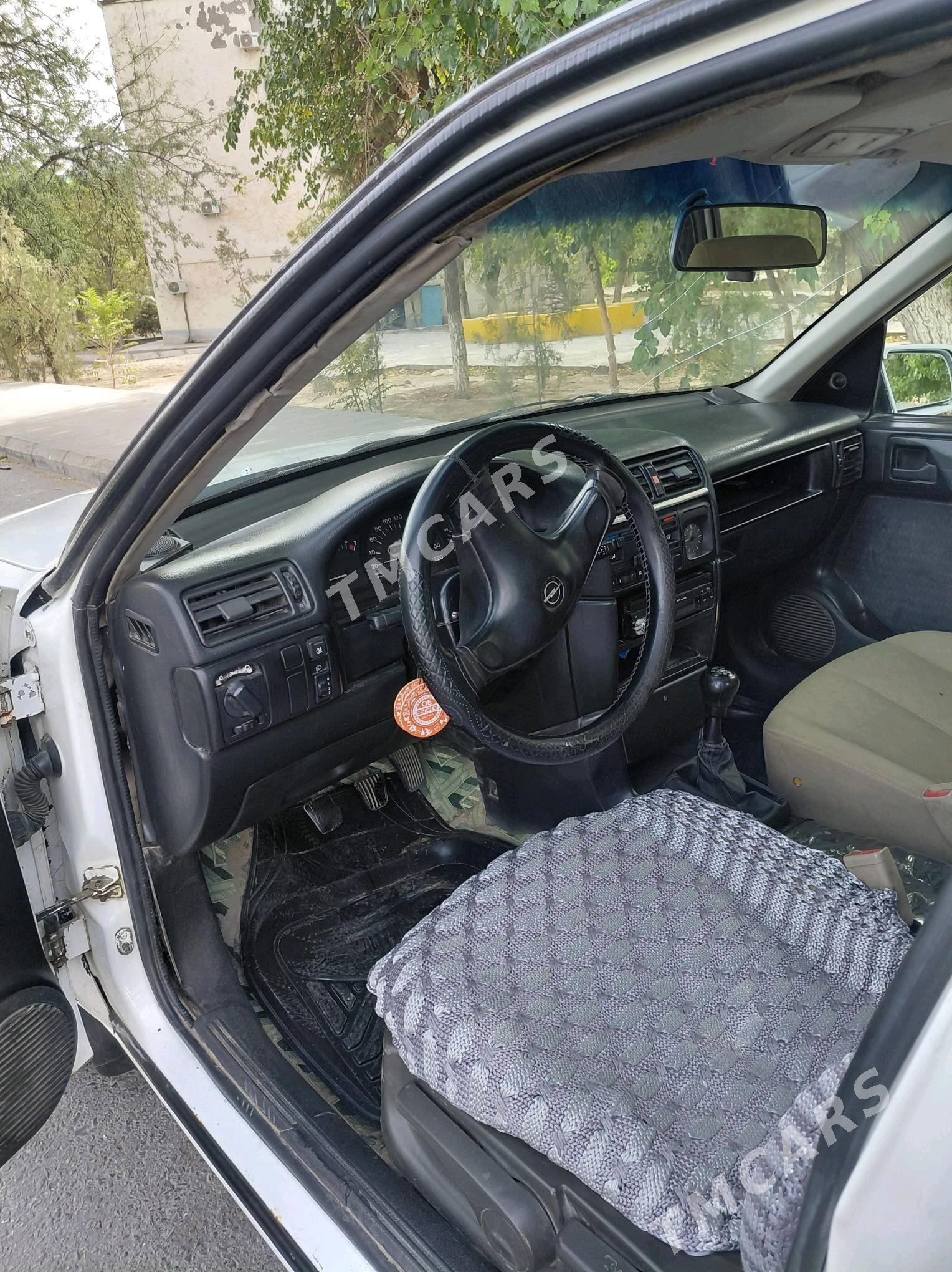 Opel Vectra 1993 - 40 000 TMT - Анев - img 2