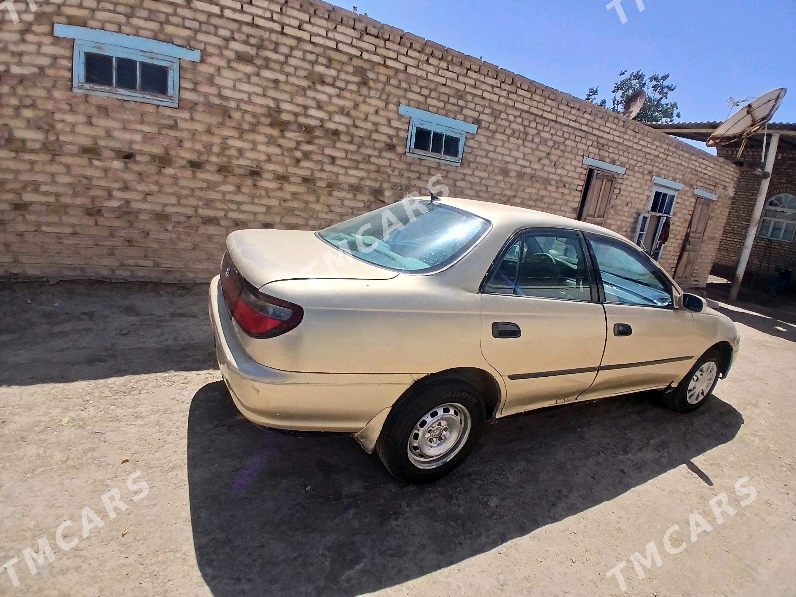 Toyota Carina 1993 - 25 000 TMT - Мургап - img 4
