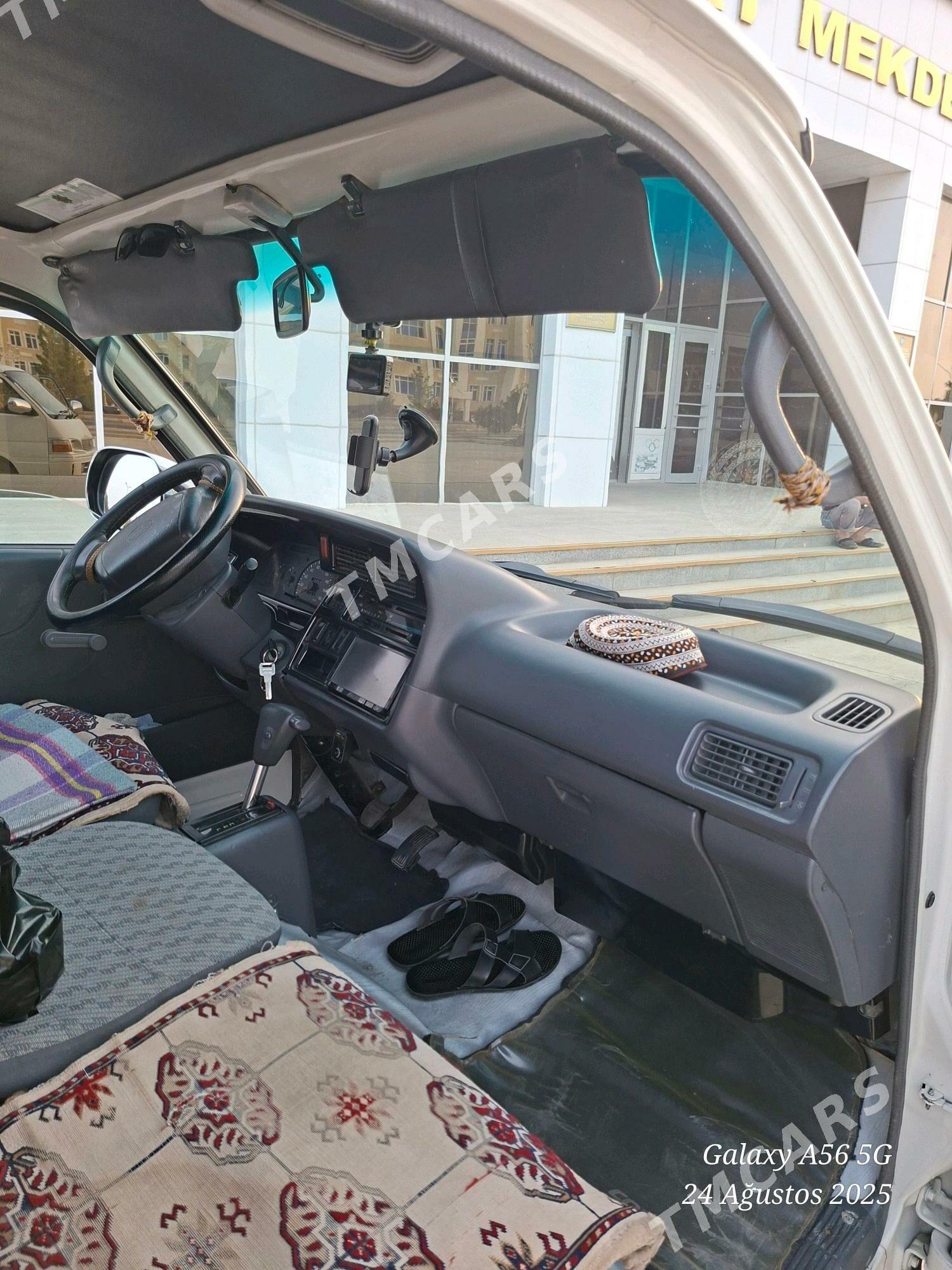 Toyota Hiace 2002 - 150 000 TMT - Köýtendag - img 2