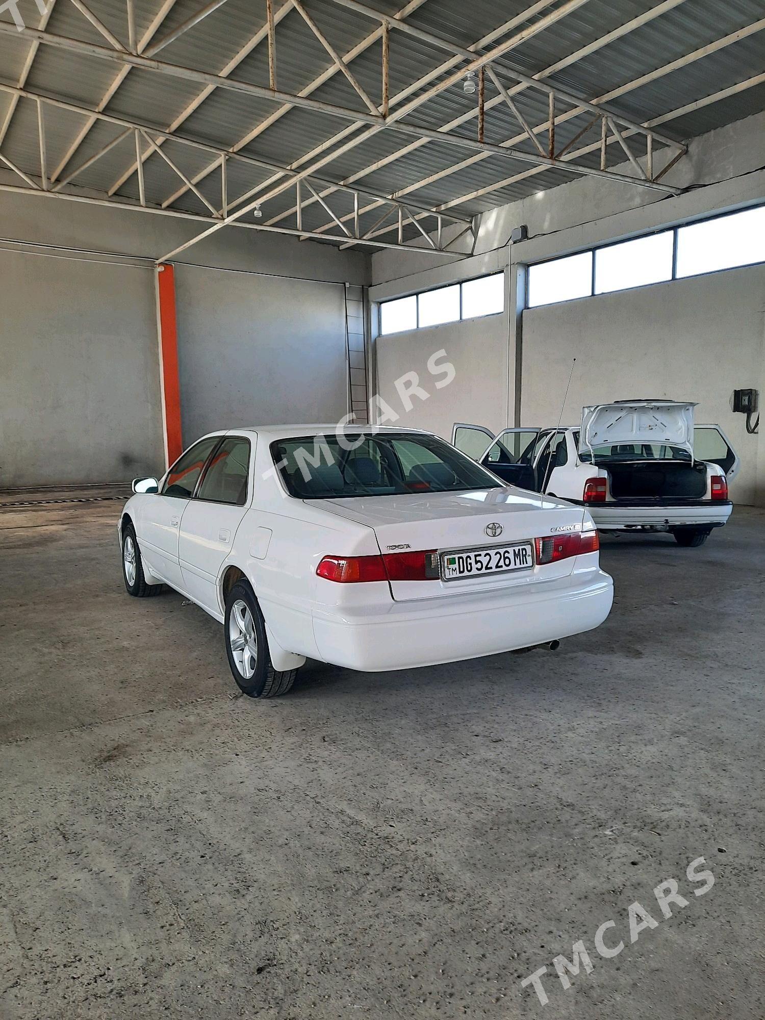 Toyota Camry 2001 - 138 000 TMT - Байрамали - img 2