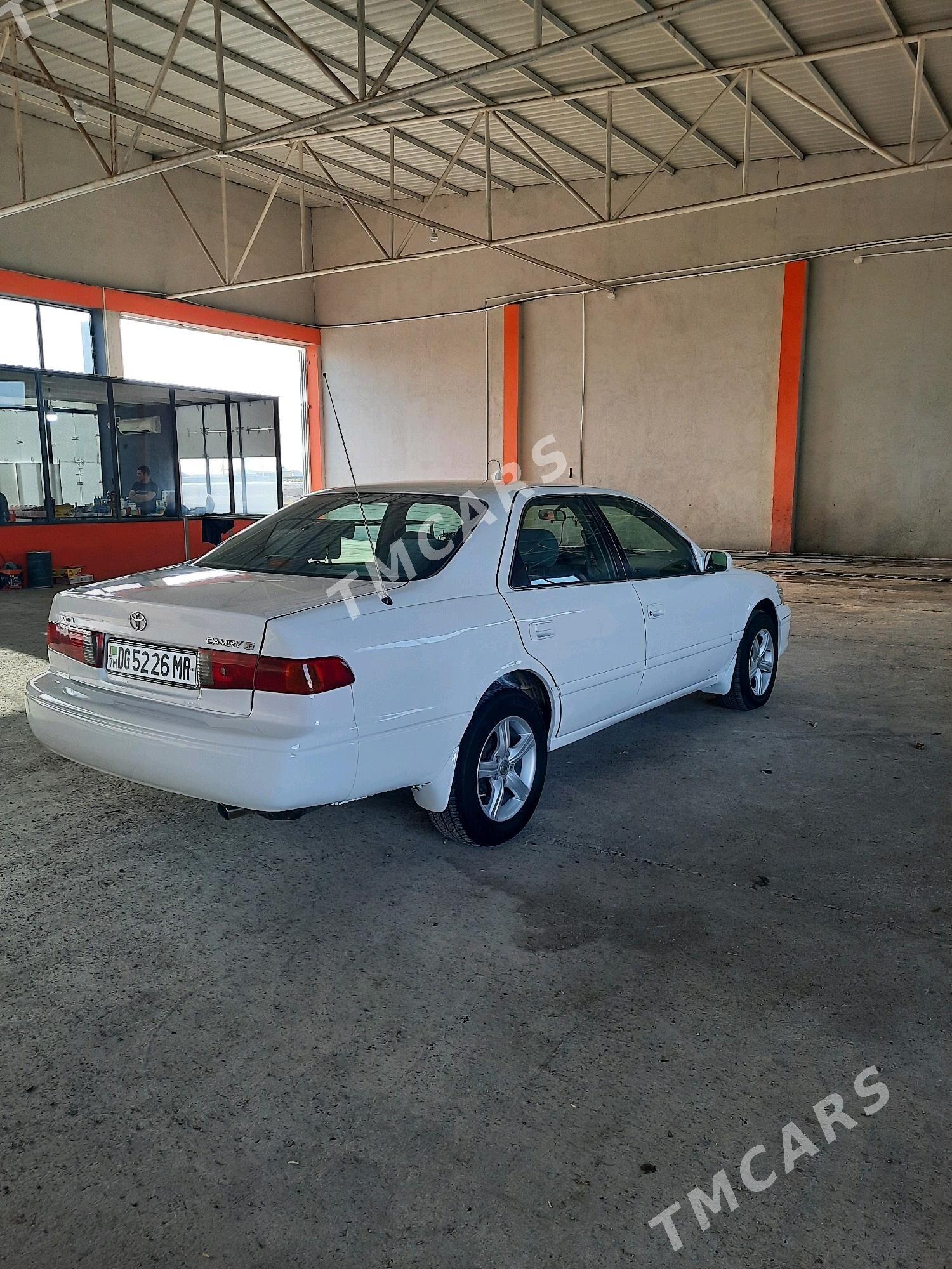 Toyota Camry 2001 - 138 000 TMT - Байрамали - img 4
