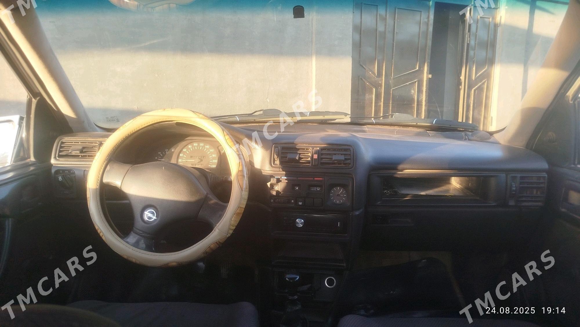 Opel Vectra 1992 - 30 000 TMT - Гурбансолтан Едже - img 5