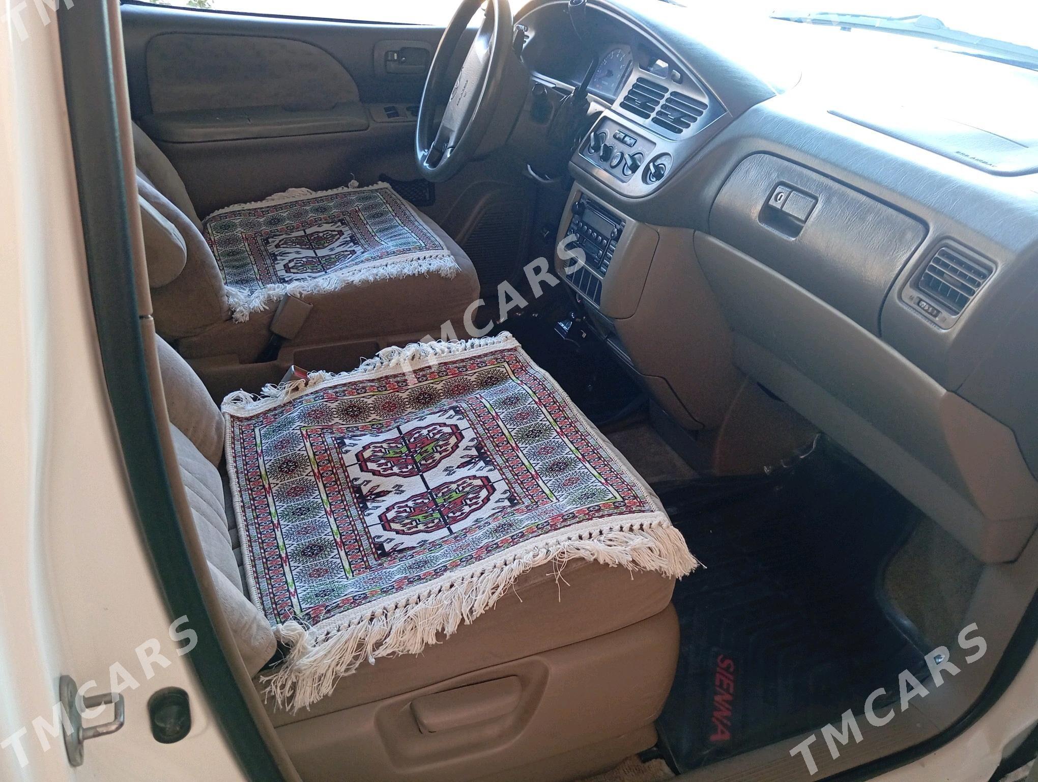 Toyota Sienna 2002 - 175 000 TMT - Мары - img 7