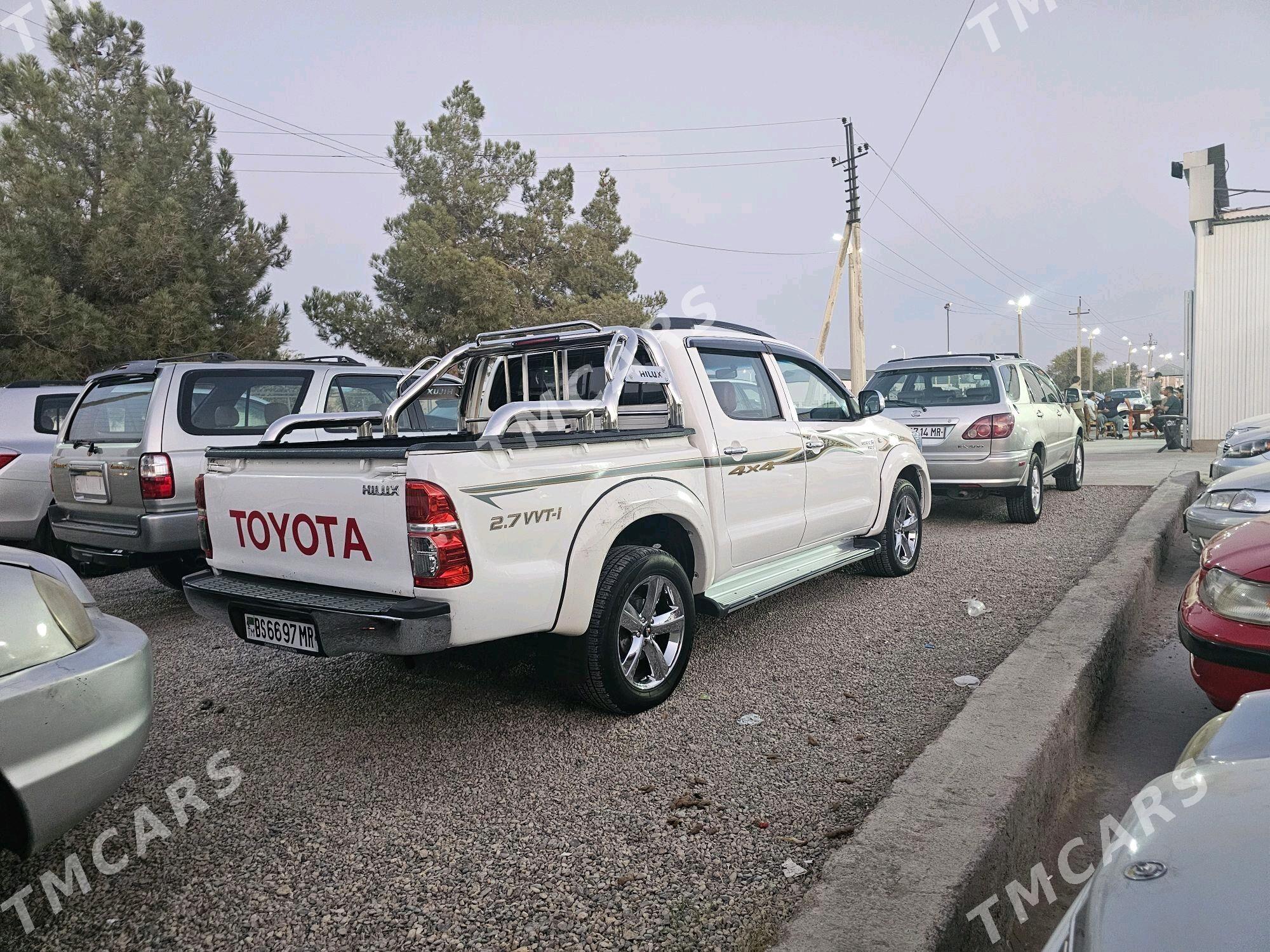 Toyota Hilux 2010 - 220 000 TMT - Мары - img 5