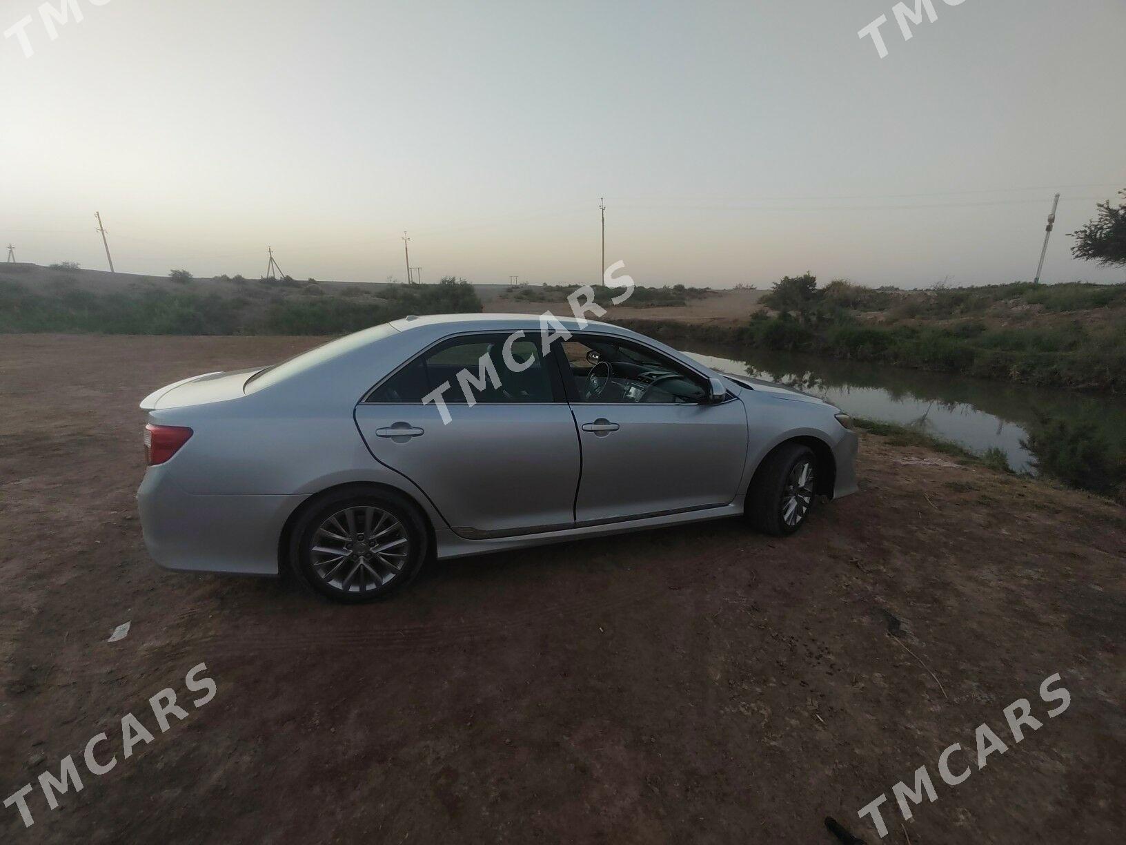 Toyota Camry 2013 - 230 000 TMT - Теджен - img 3