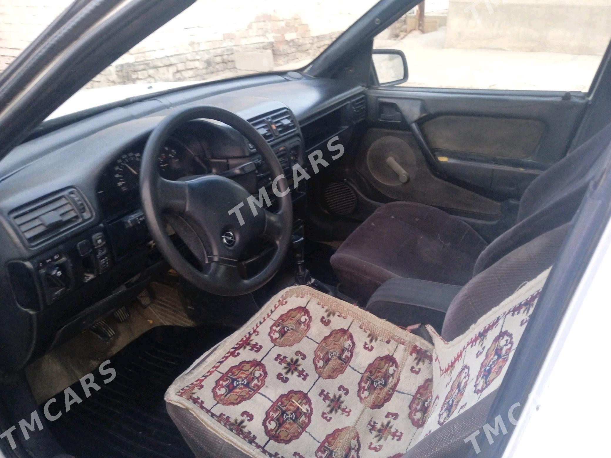 Opel Vectra 1992 - 28 000 TMT - Ак-Бугдайский этрап - img 3
