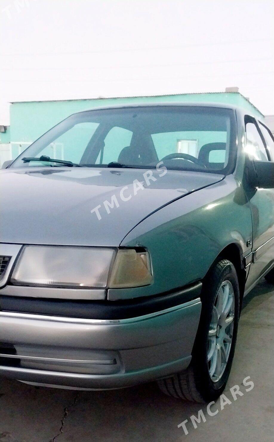 Opel Vectra 1990 - 32 000 TMT - Sarahs - img 3