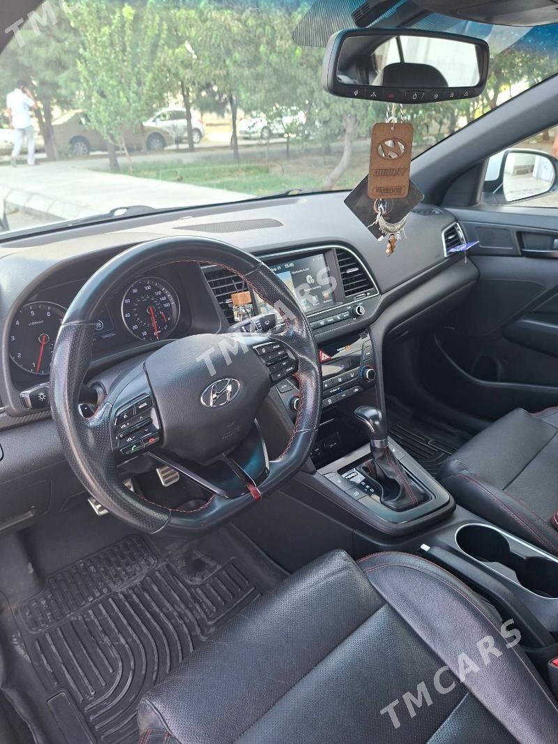 Hyundai Elantra 2018 - 238 000 TMT - Parahat 7 - img 6