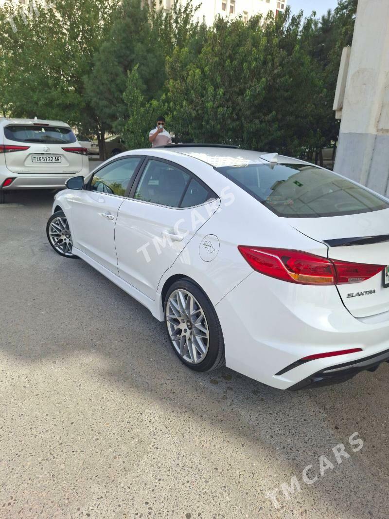 Hyundai Elantra 2018 - 238 000 TMT - Parahat 7 - img 3