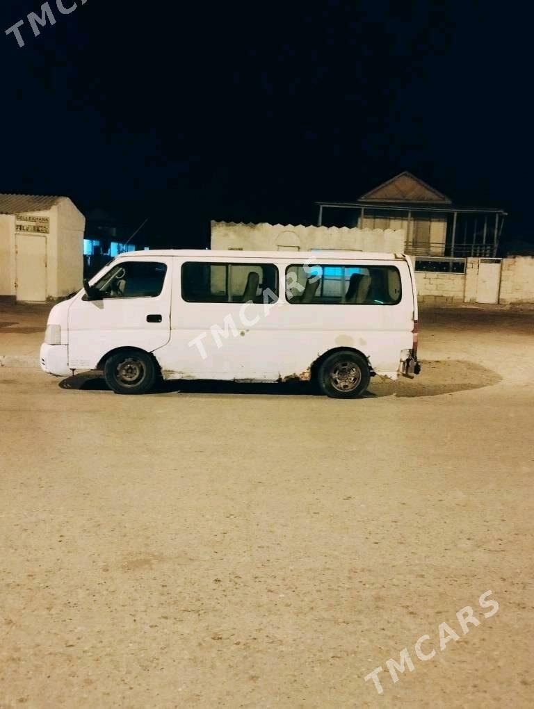 Nissan Urvan 2005 - 25 000 TMT - Esenguly - img 2
