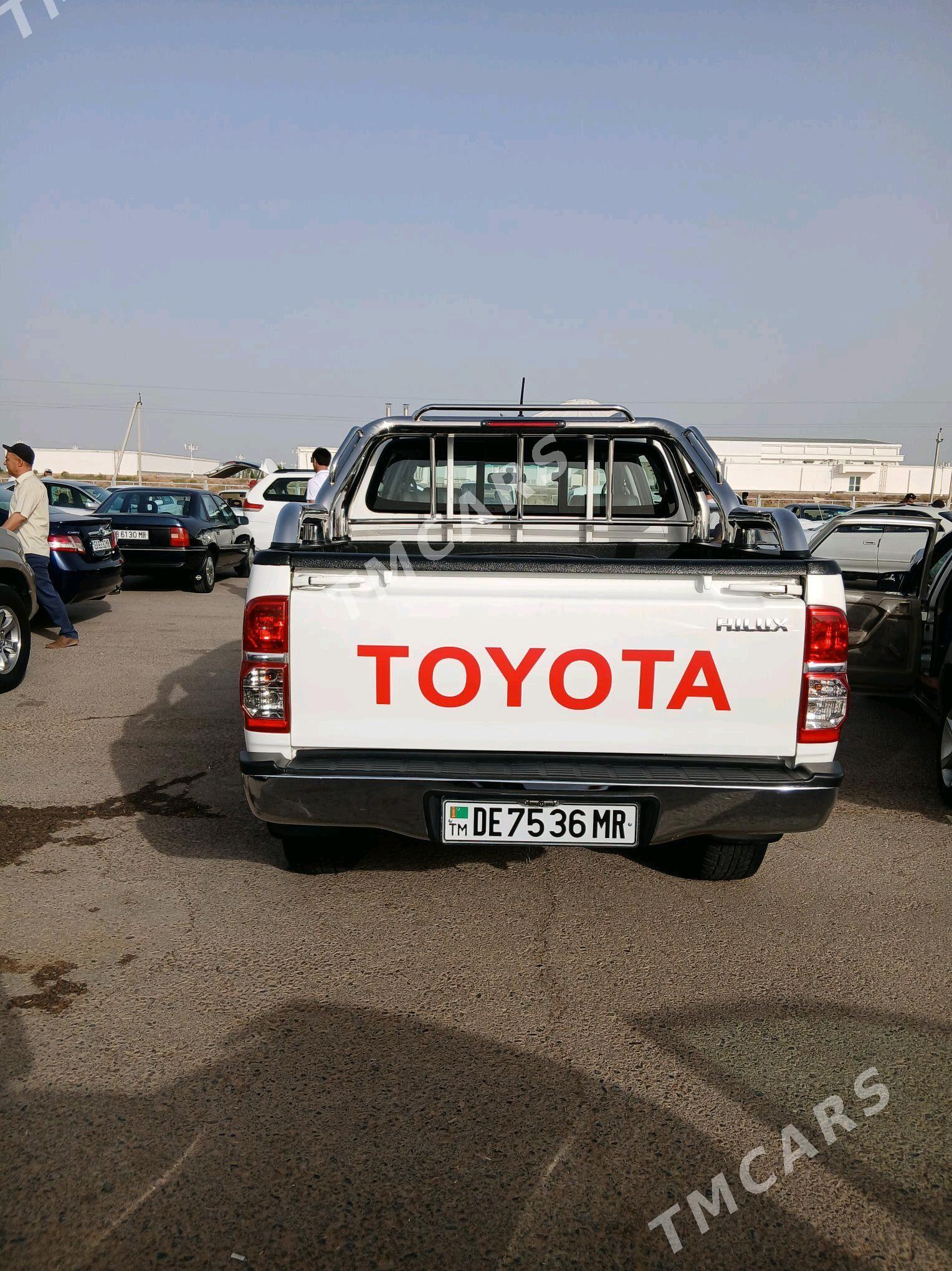Toyota Hilux 2014 - 430 000 TMT - Мары - img 6